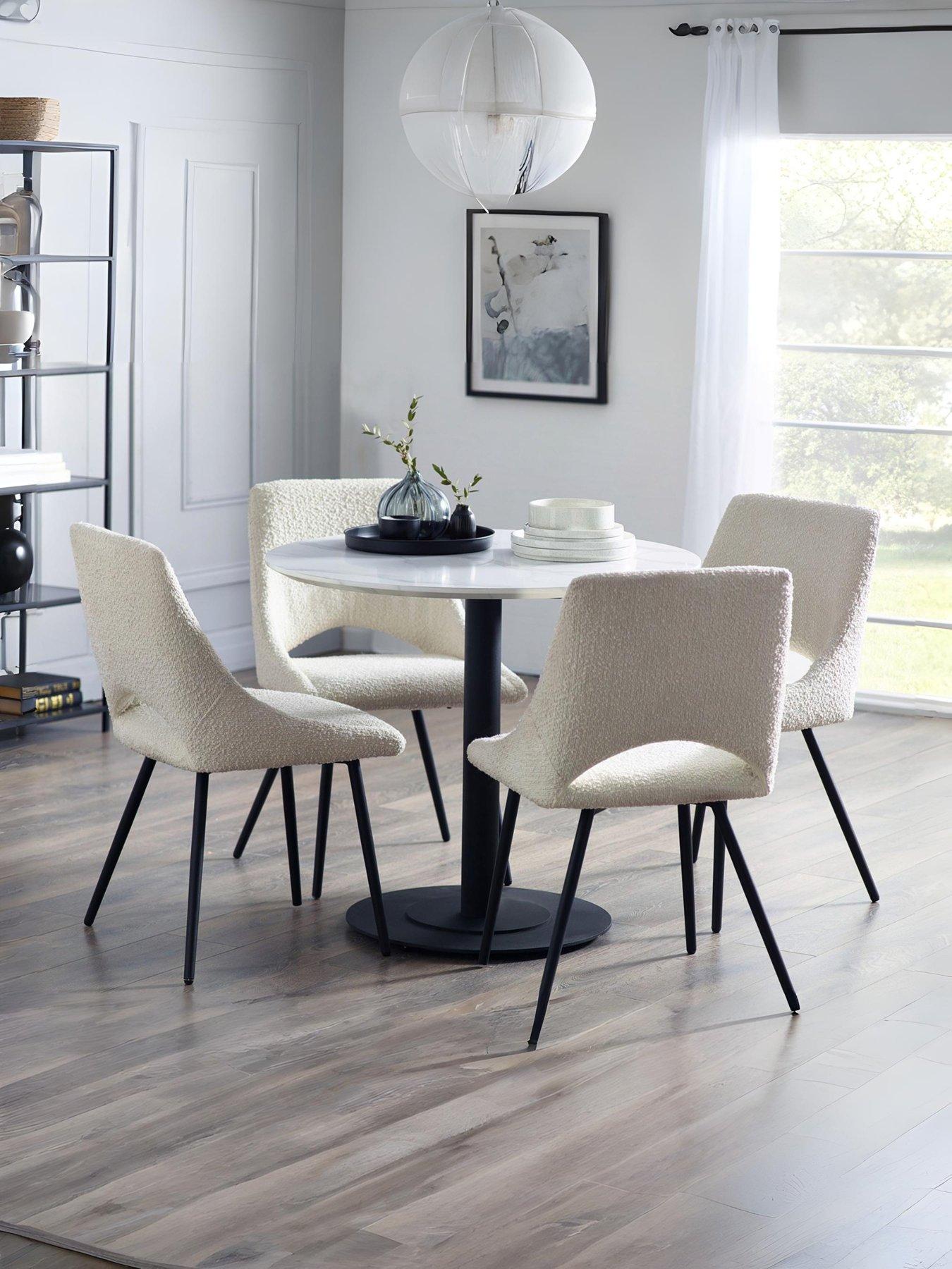 undefined Luca Round Table