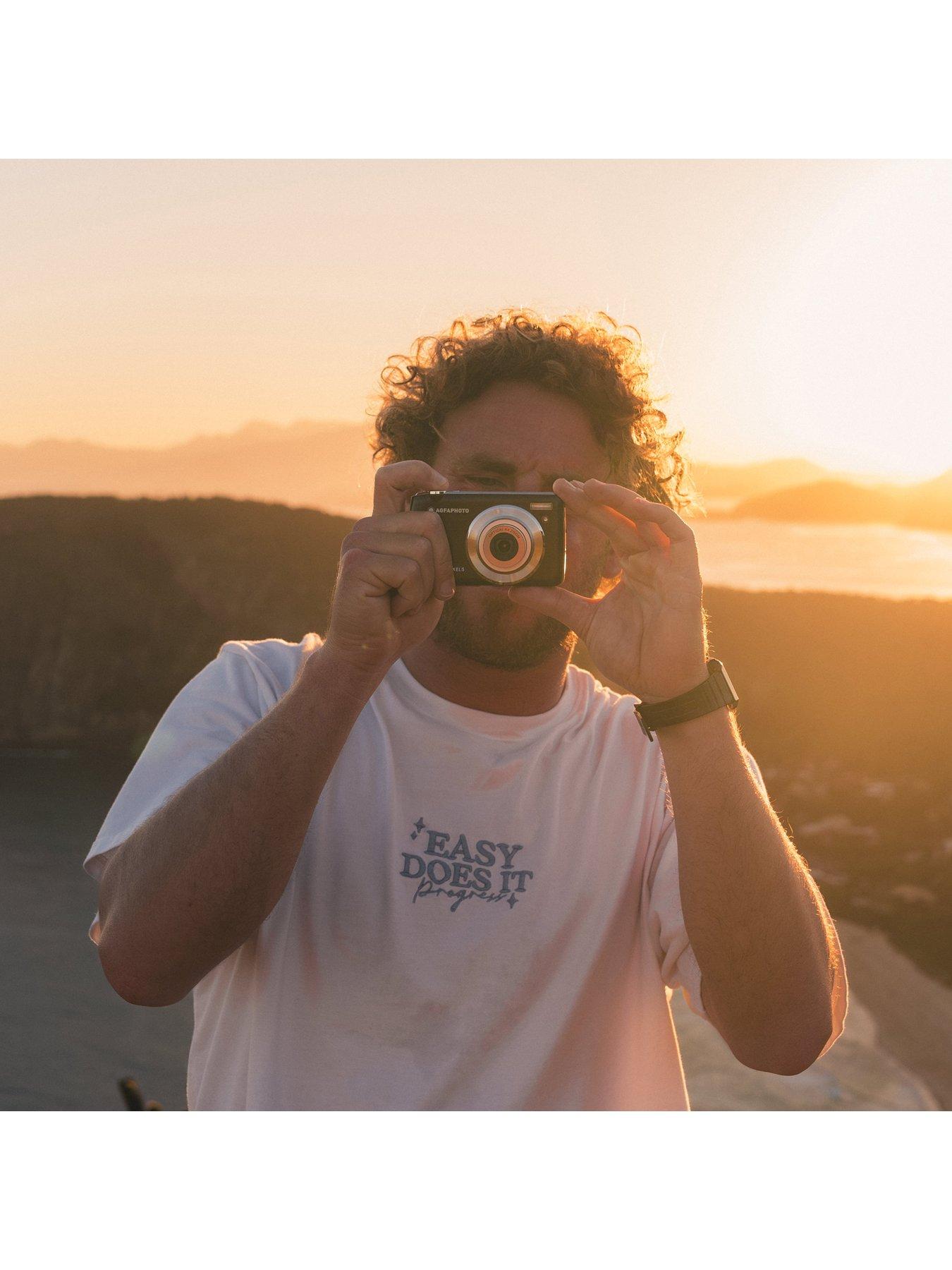 Image 6 of 7 of Agfa DC8200 Camera Kit with Sandisk 32GB SD, Card Reader &amp; Shoulder Bag - Black