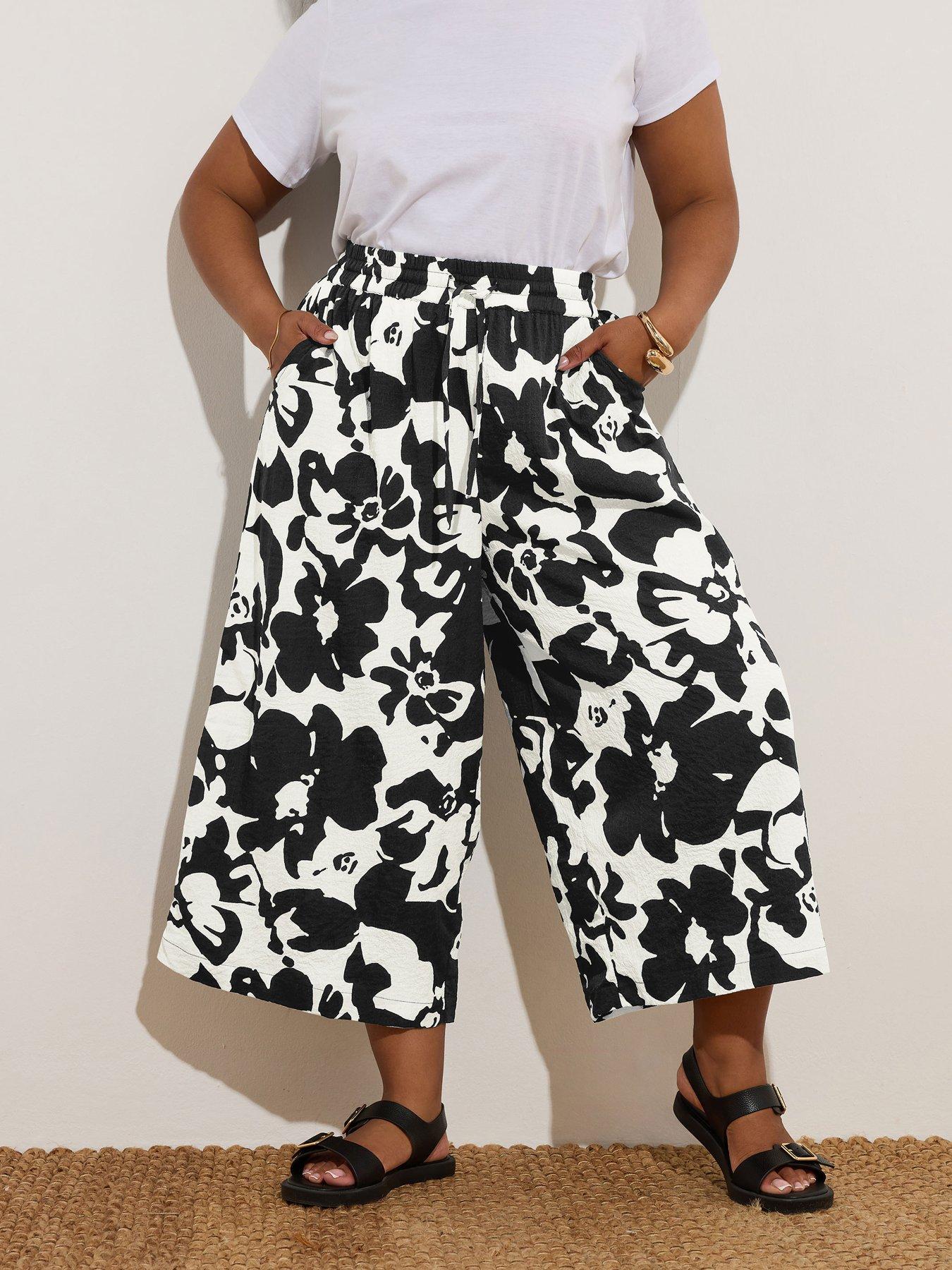 undefined Curve Pull On Woven Crop Trouser - Black