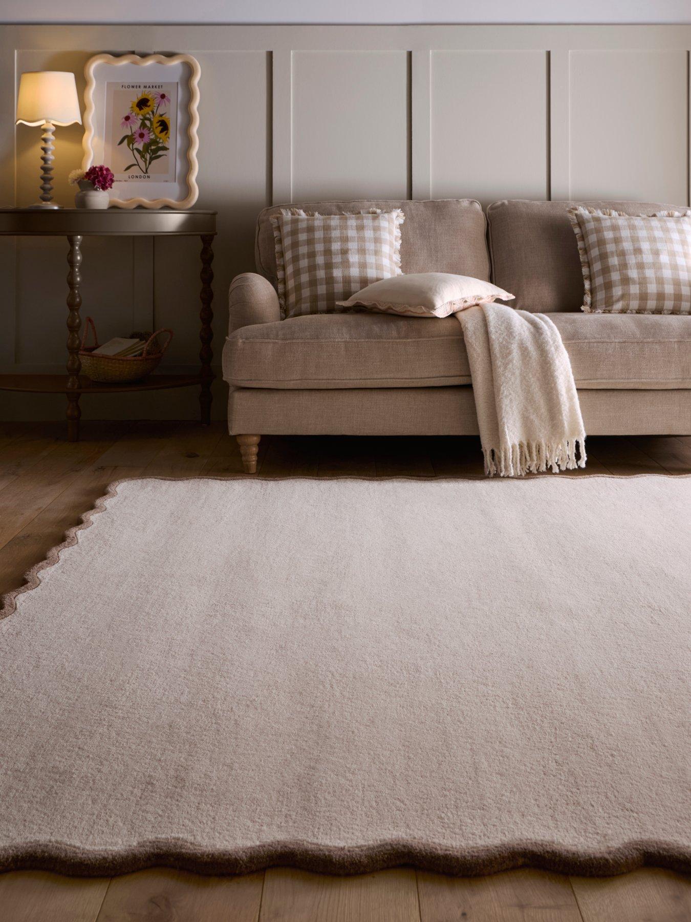The Very Collection Scalloped Elsie Wool Rug – Natural and Brown
