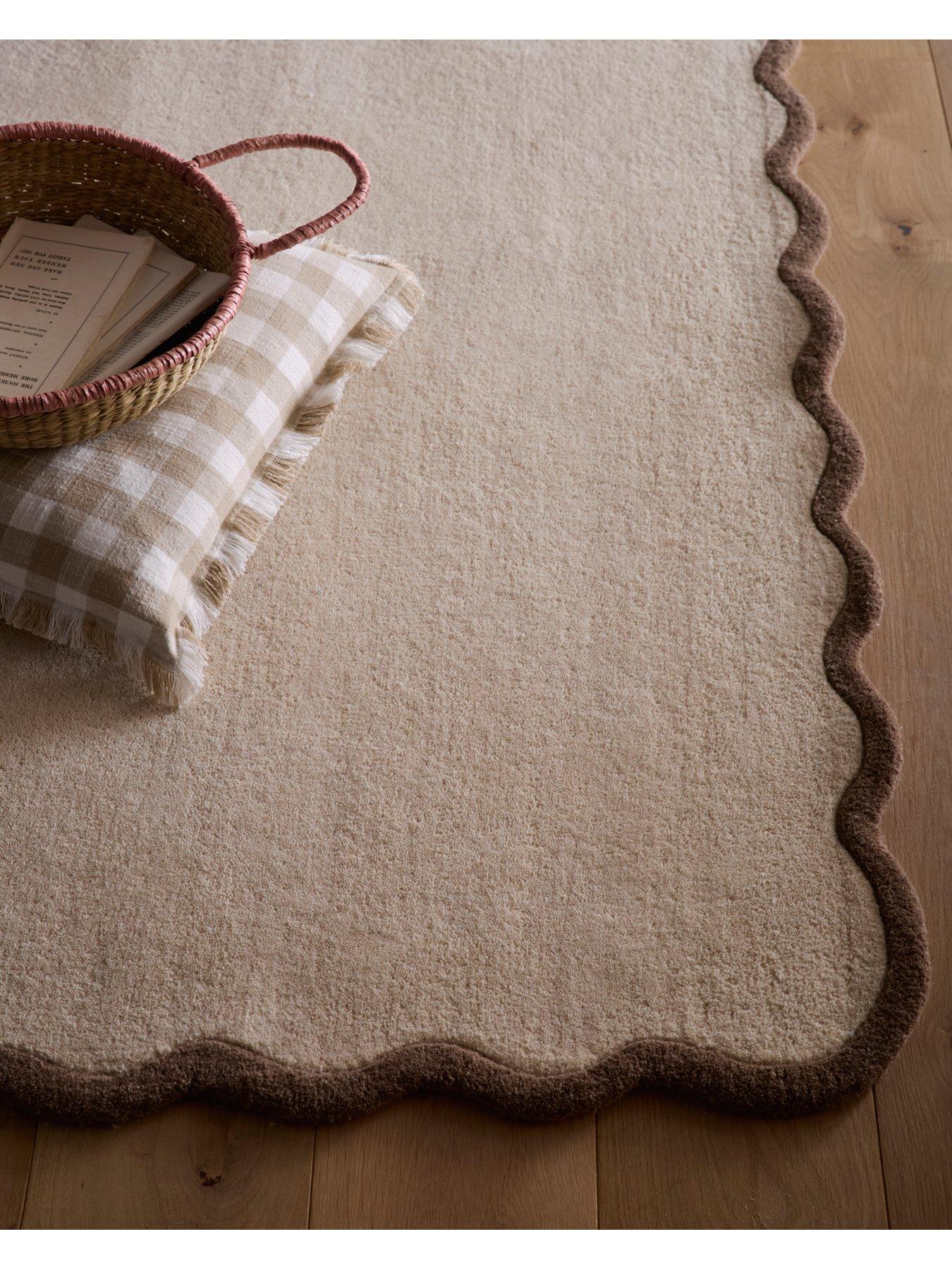 Image 3 of 5 of Very Home Scalloped Elsie Wool Rug &ndash; Natural and Brown