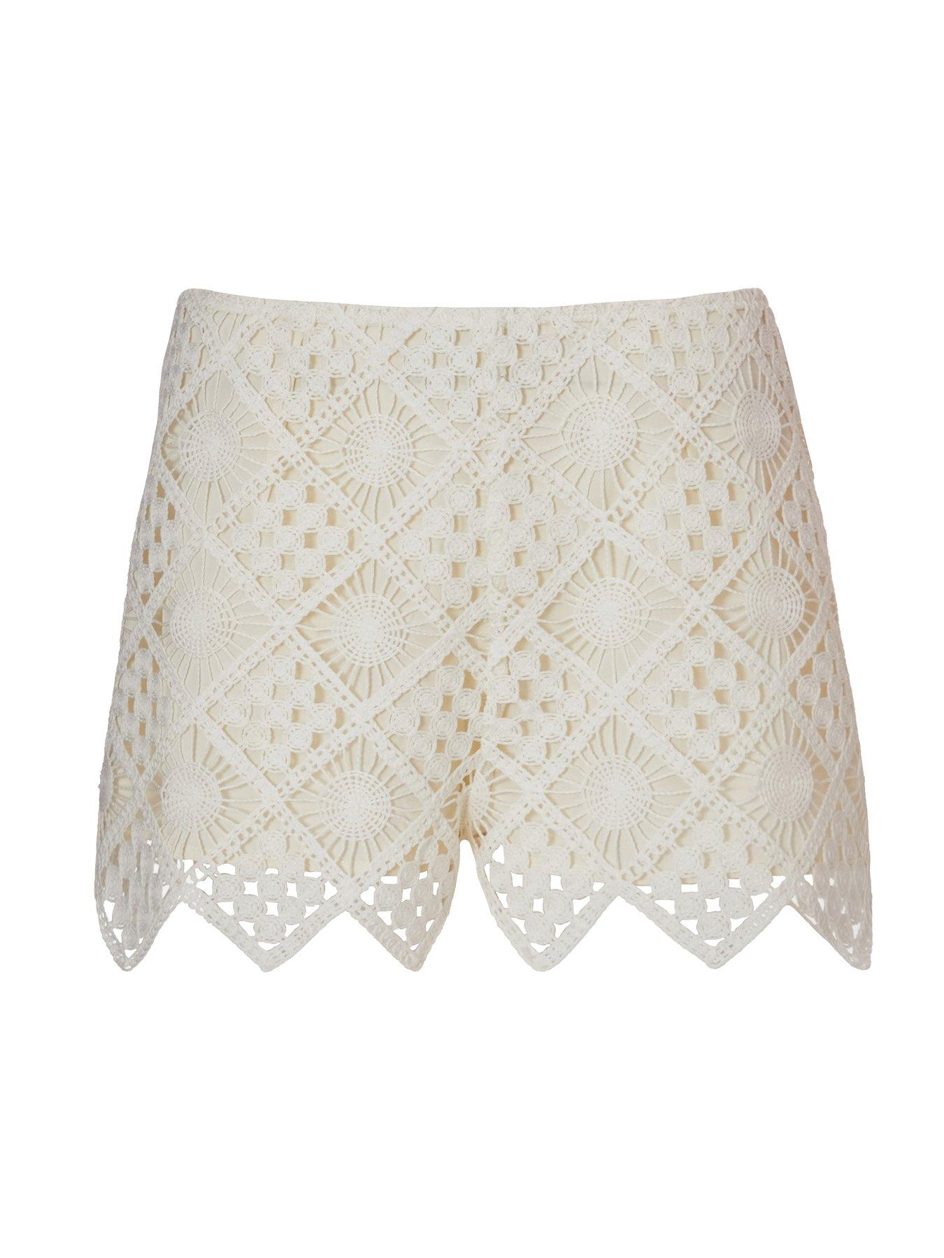 Image 4 of 6 of Quiz Cream Crochet Shorts