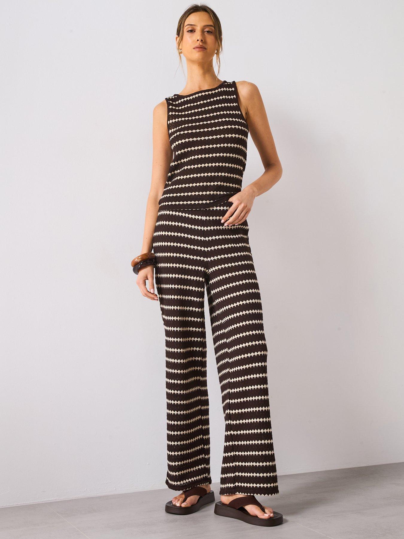 Image 3 of 4 of Mango Knitted Trousers With Geometric Print - Brown