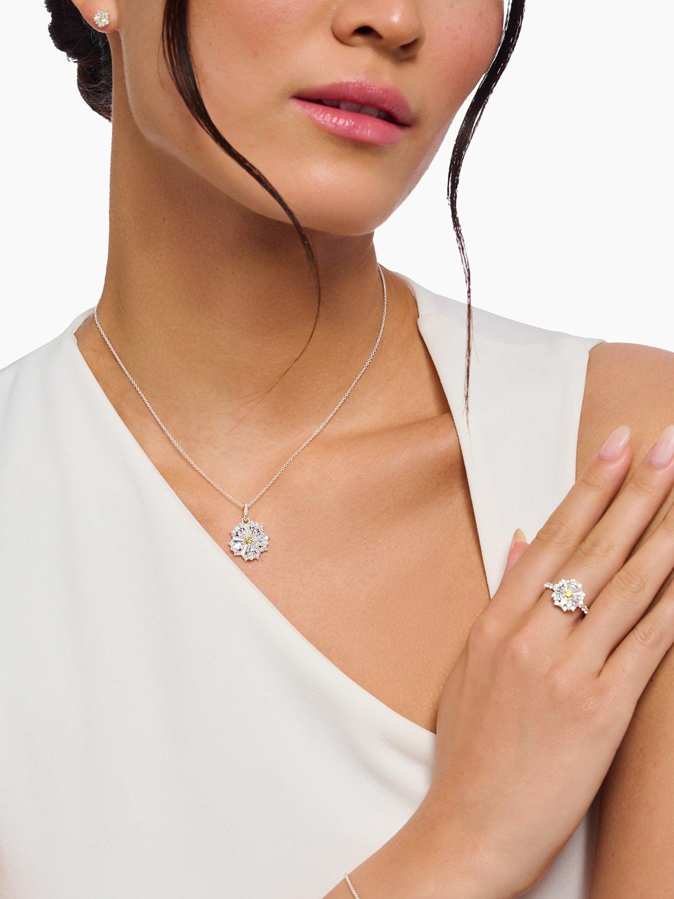 Image 2 of 2 of Thomas Sabo Lovely Daisy chain with pendant