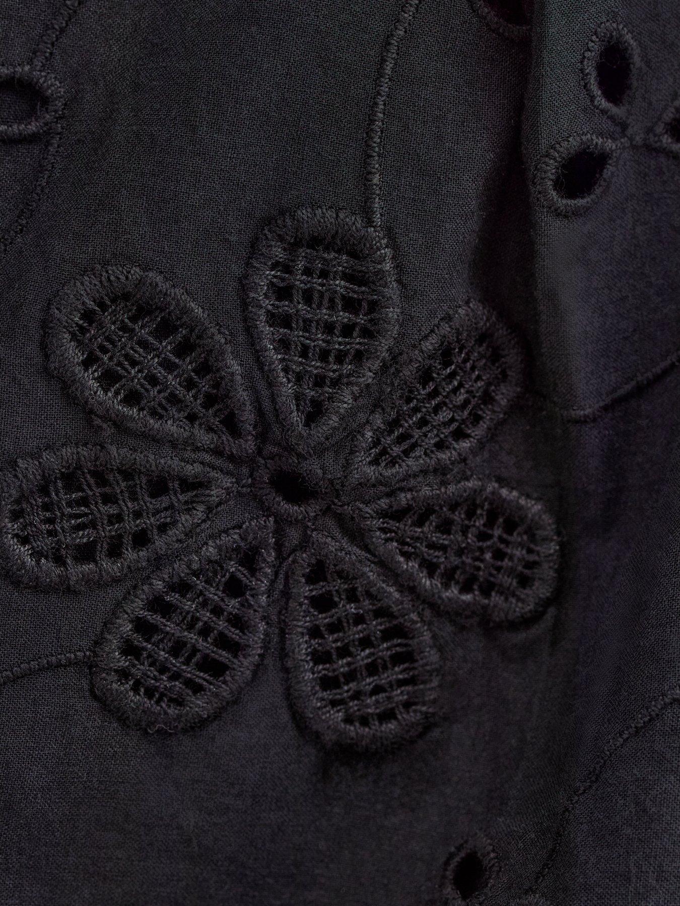 Image 5 of 6 of New Look Floral Embroidered Shorts - Black