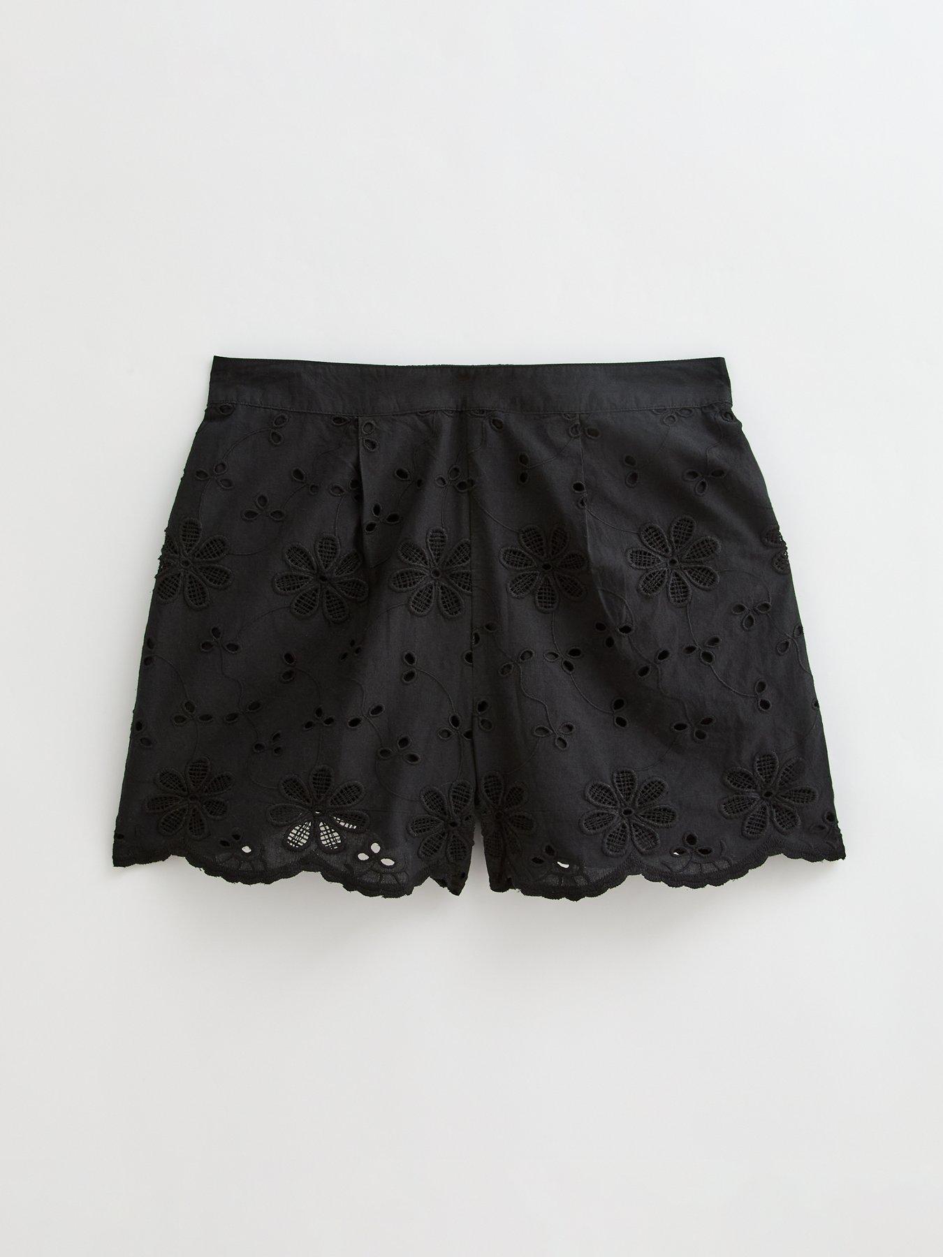 Image 6 of 6 of New Look Floral Embroidered Shorts - Black