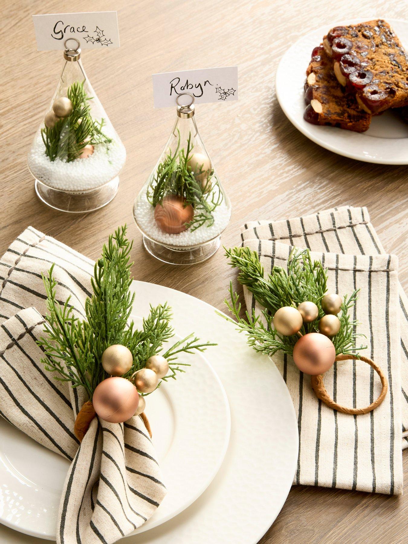 Very Home Set of 4 Christmas Tree Shaped Name Card Holders and Napkin Rings (2 of each)