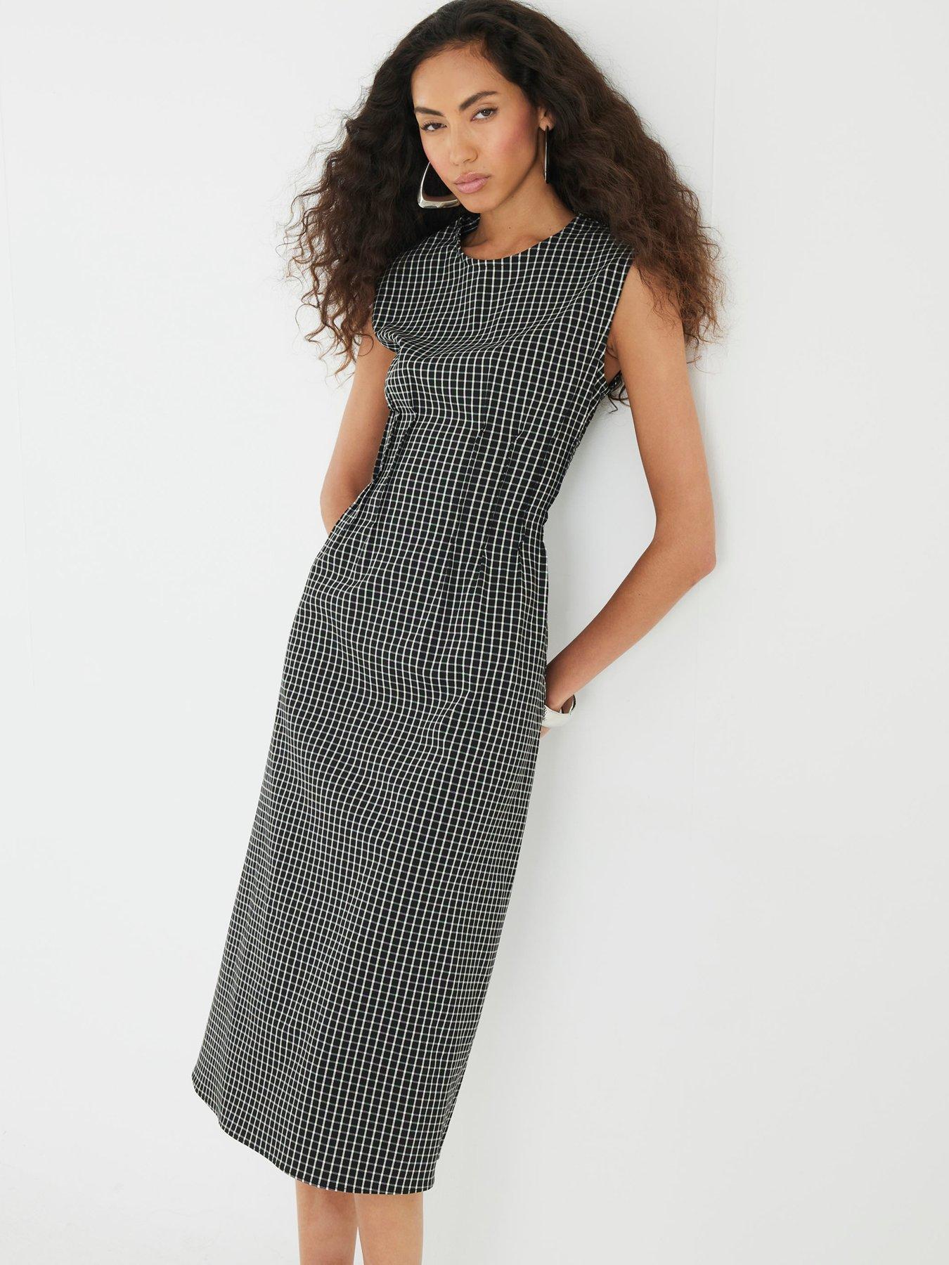 Image 3 of 4 of River Island Pintuck Midi Check Midi Dress - Black