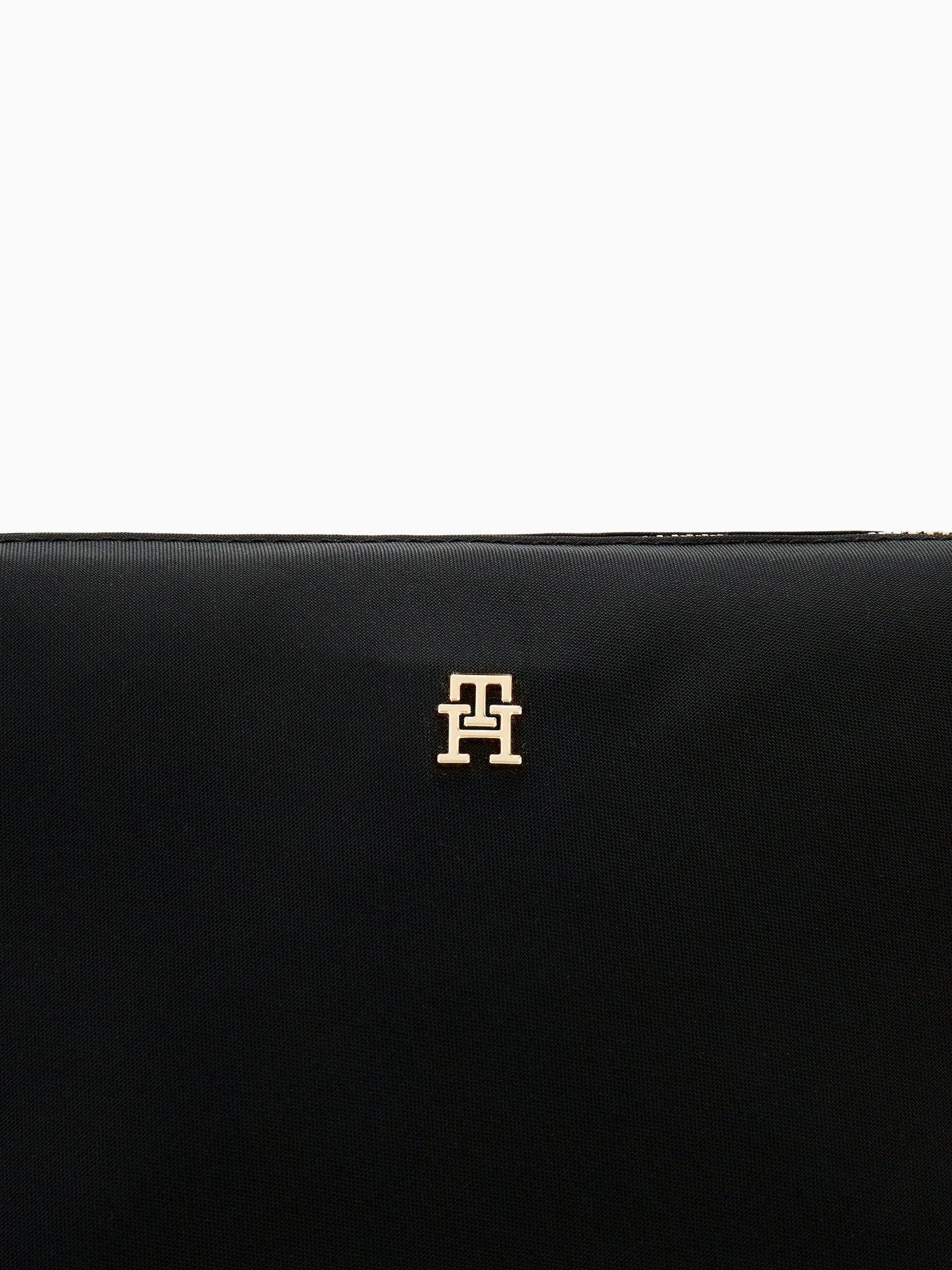 Image 3 of 4 of Tommy Hilfiger Icon Washbag - Black