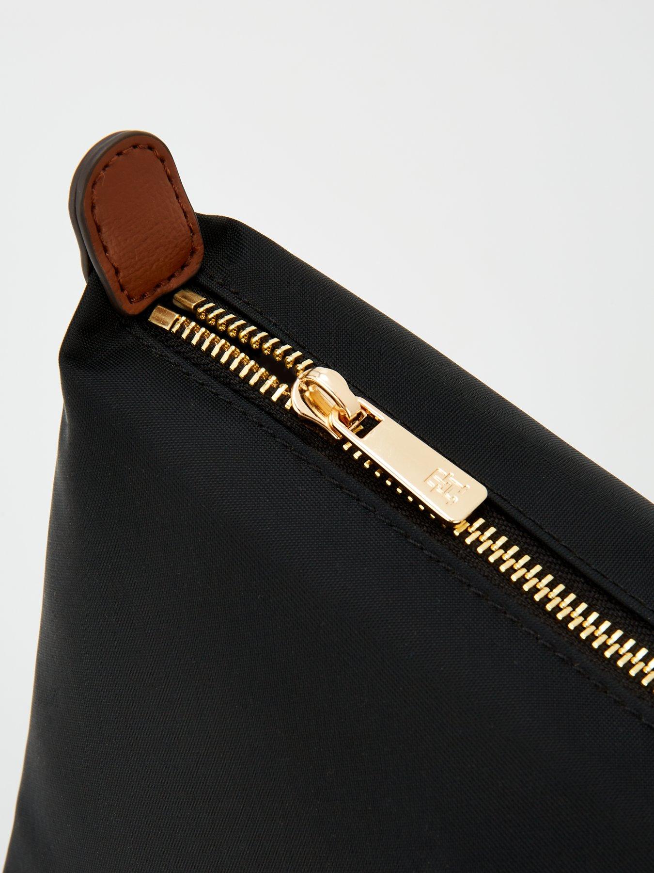 Image 4 of 4 of Tommy Hilfiger Icon Washbag - Black