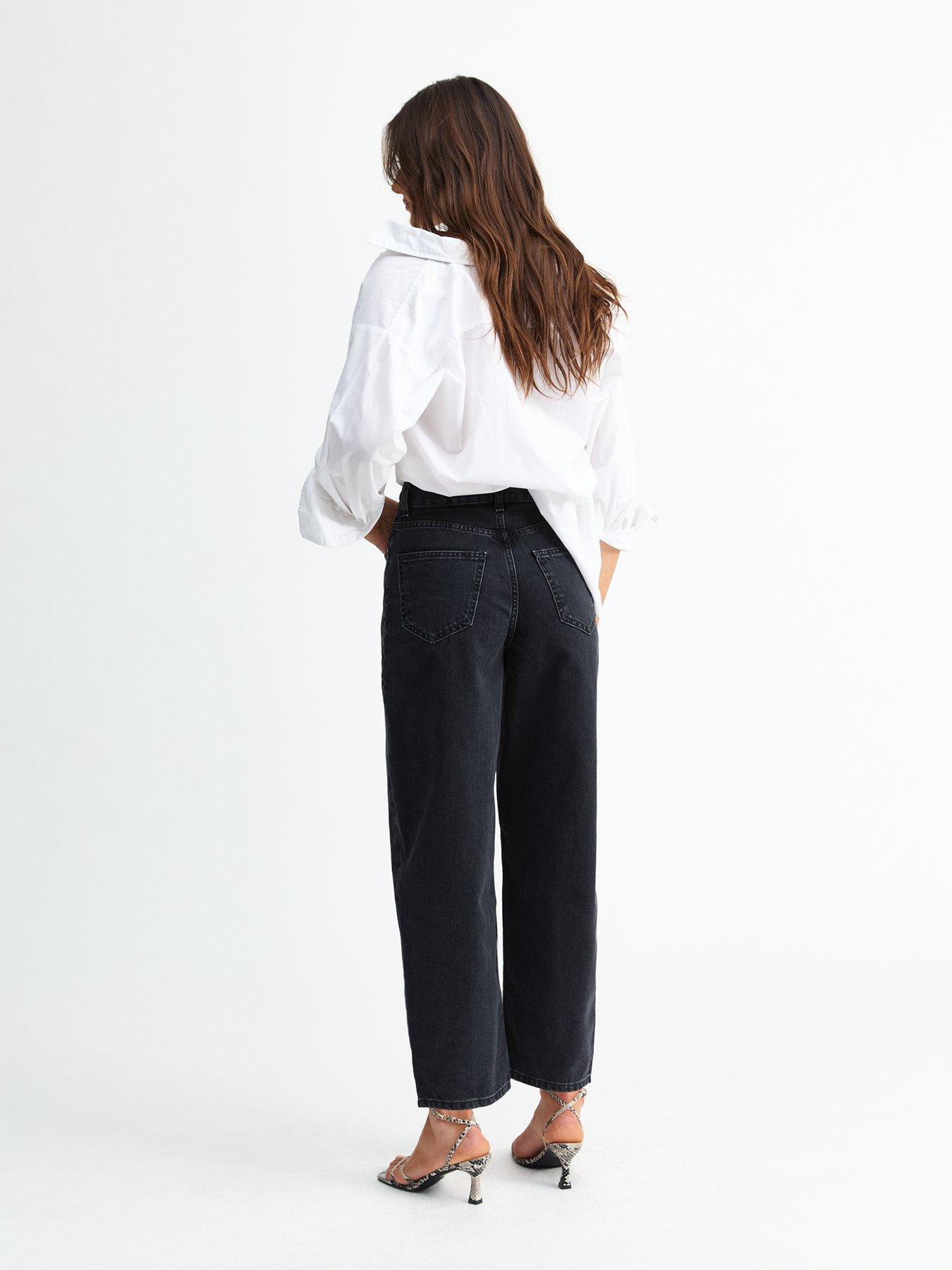 Image 2 of 6 of New Look Washed Ankle Grazer Barrel Leg Jeans - Black
