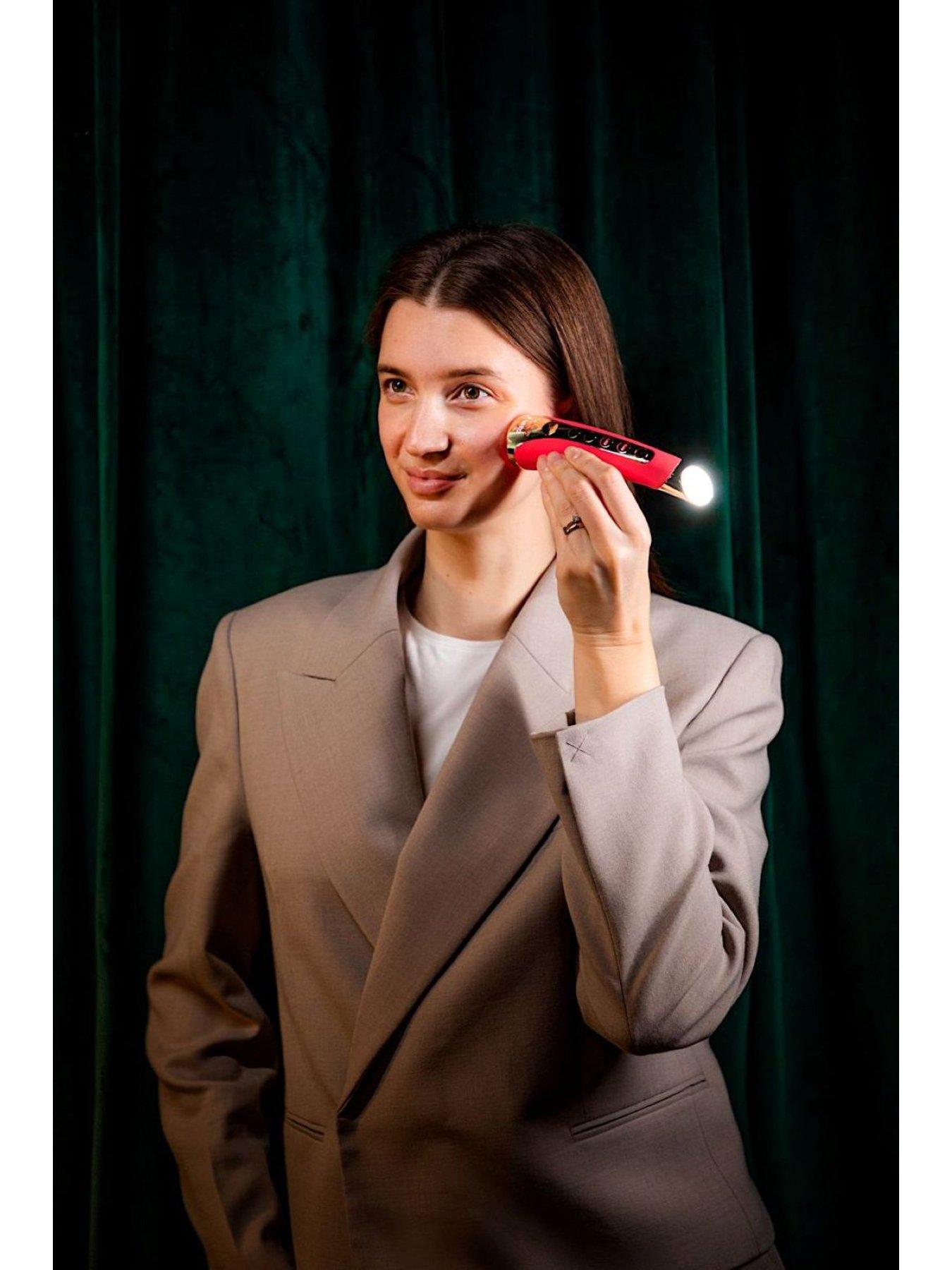 Image 6 of 7 of FOREO FAQ 102 Pink Ruby