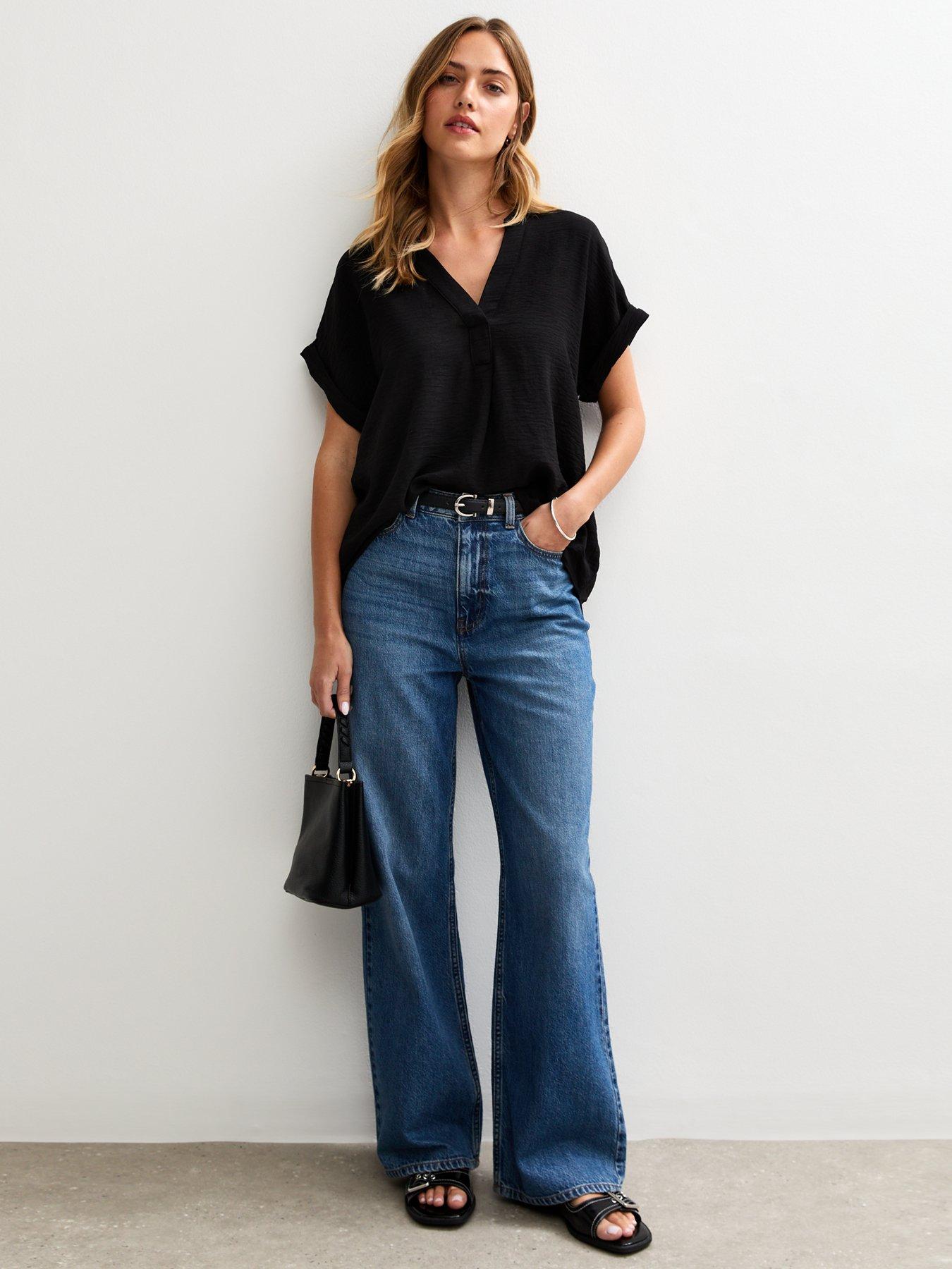 Image 3 of 4 of New Look Black V-neck Top