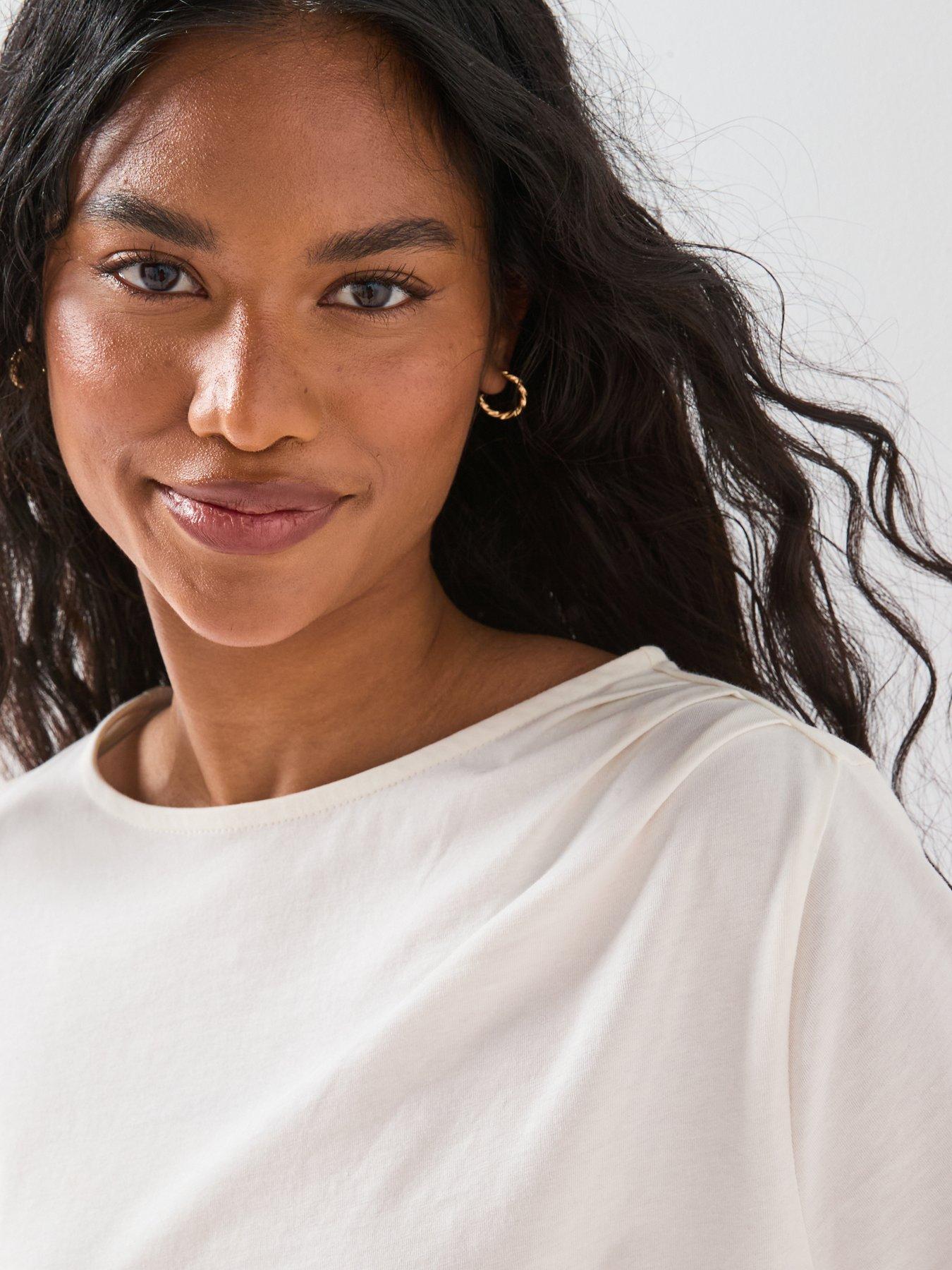 Asymmetrical Hem Graphic T-Shirt with Metal Ring Details - White
