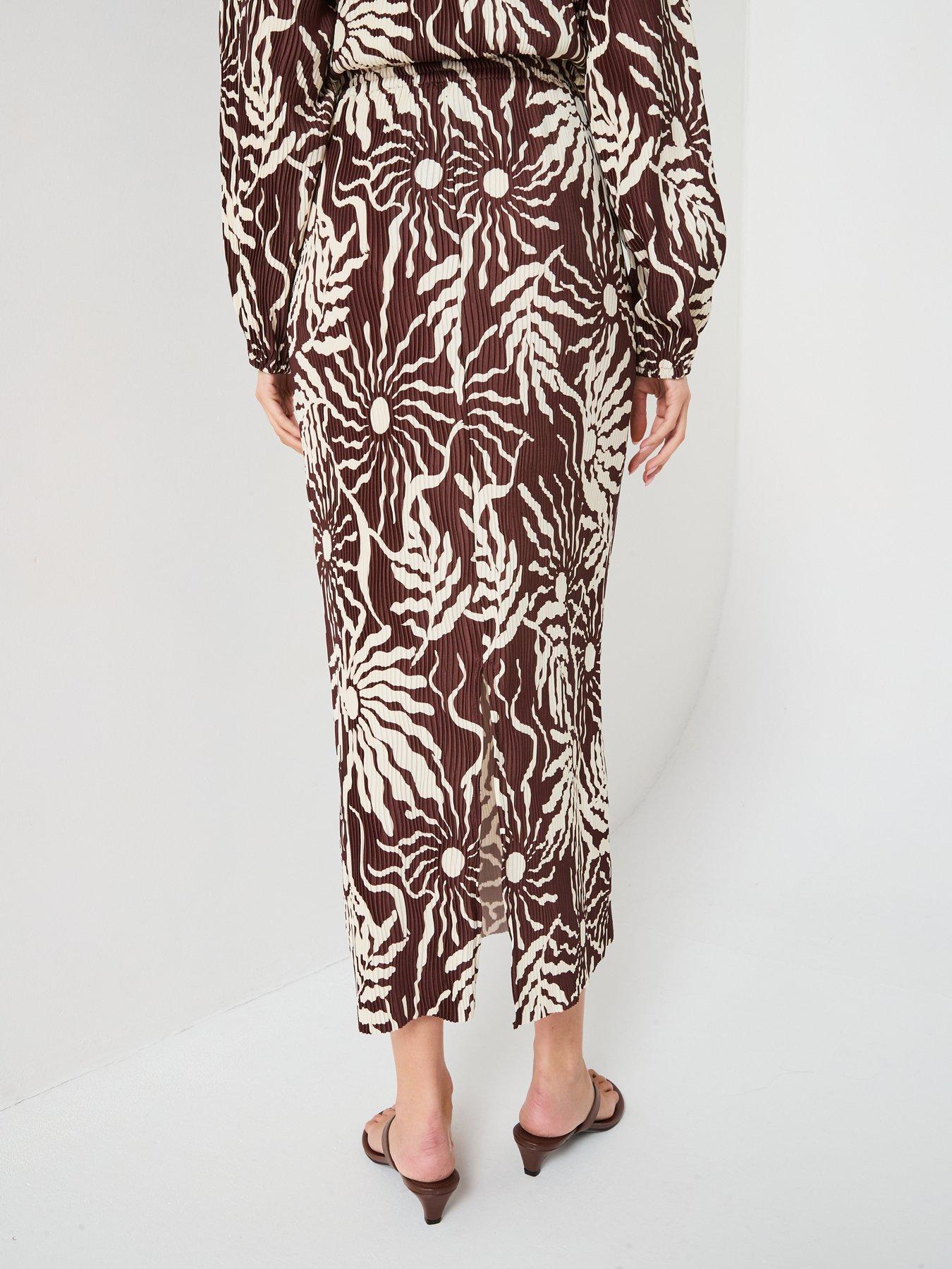 Image 2 of 6 of V by Very Plisse Skirt Co-ord