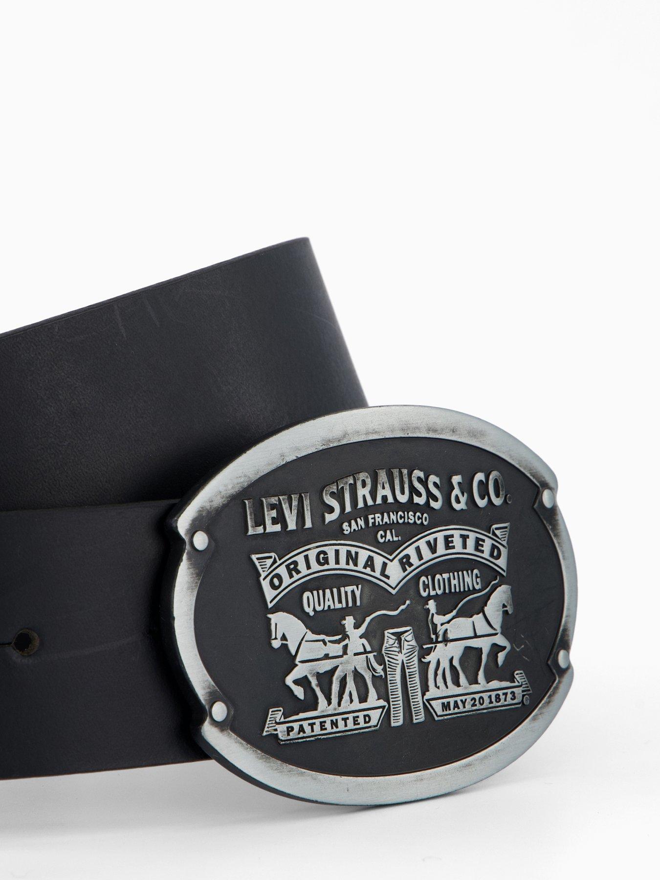 Image 2 of 4 of Levi's Billy Plaque Regular Leather Belt - Black