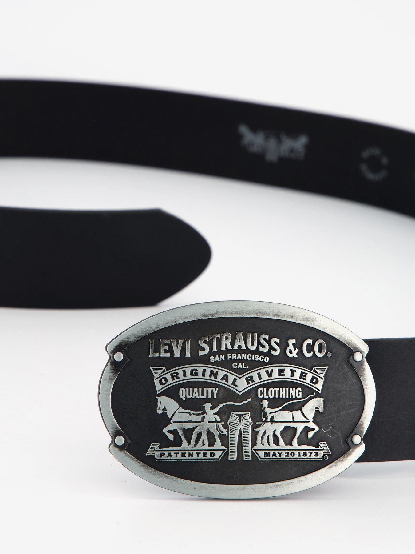 Image 3 of 4 of Levi's Billy Plaque Regular Leather Belt - Black