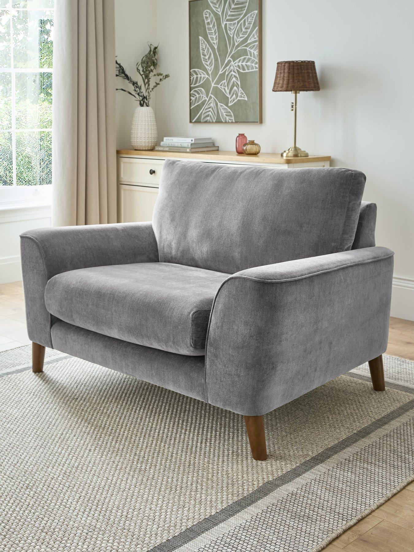 The Very Collection Aiyanna Snuggle Chair