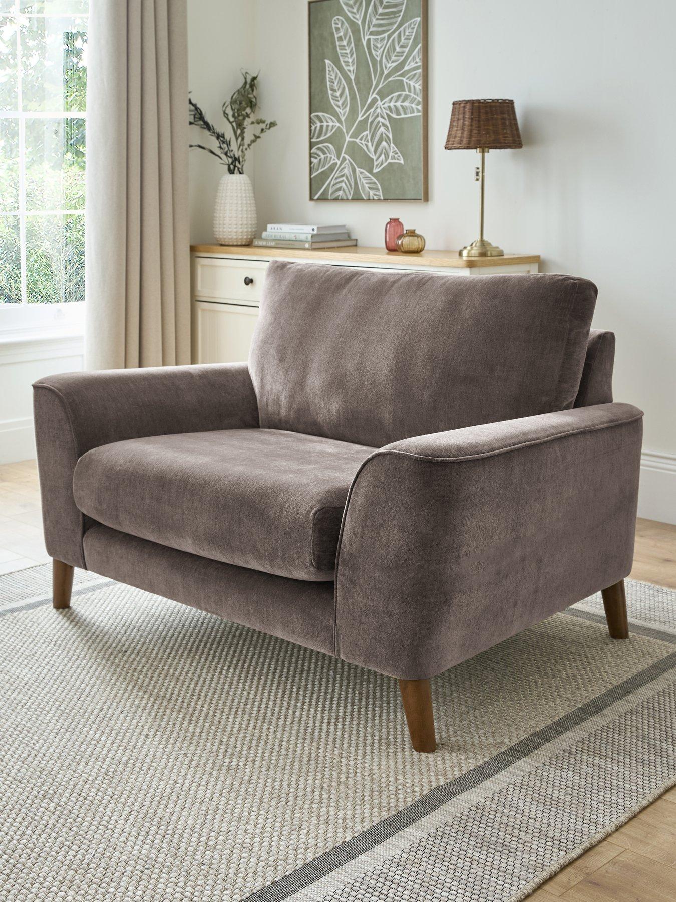 The Very Collection Aiyanna Snuggle Chair