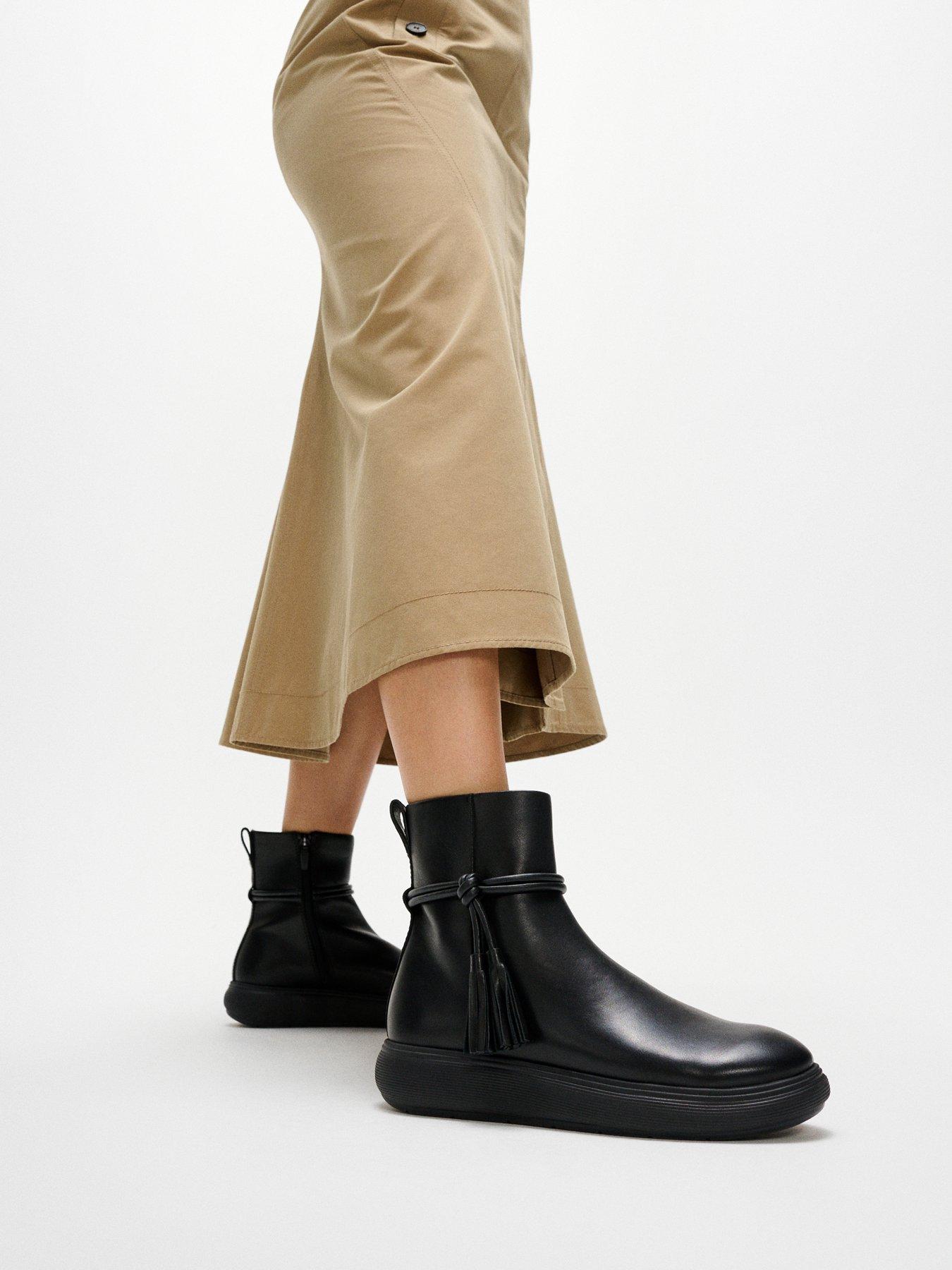 FitFlop Iq-Comff Tassel Leather Short Boots - Black