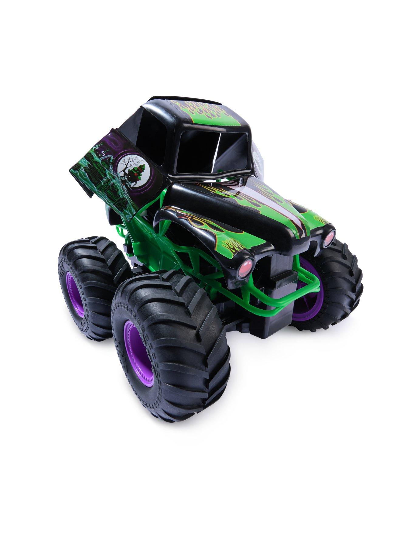 Image 5 of 7 of Monster Jam Smash And Bash 1:15 Grave Digger