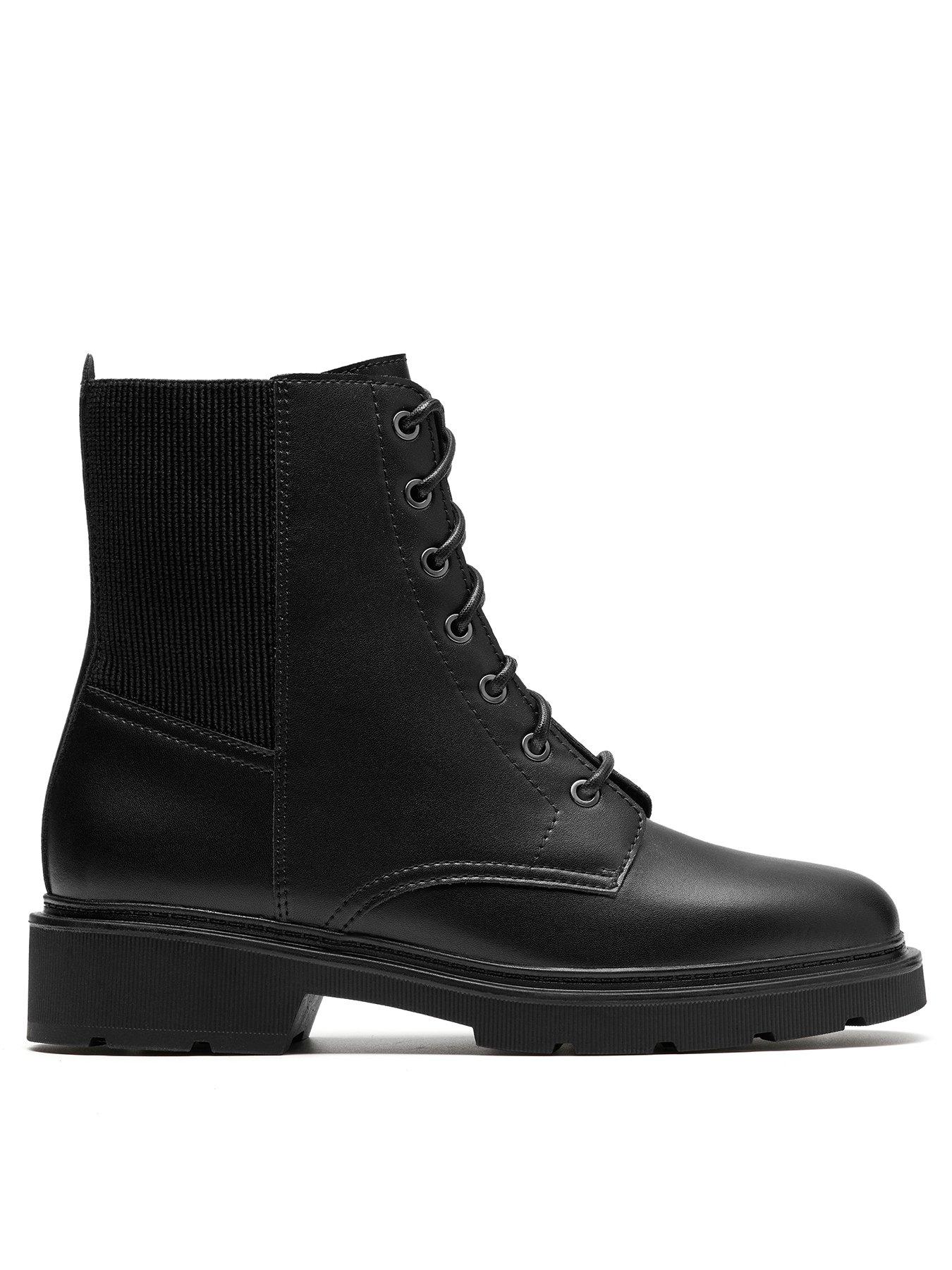 Clarks Wide Fit Lauryl West Boots - Black