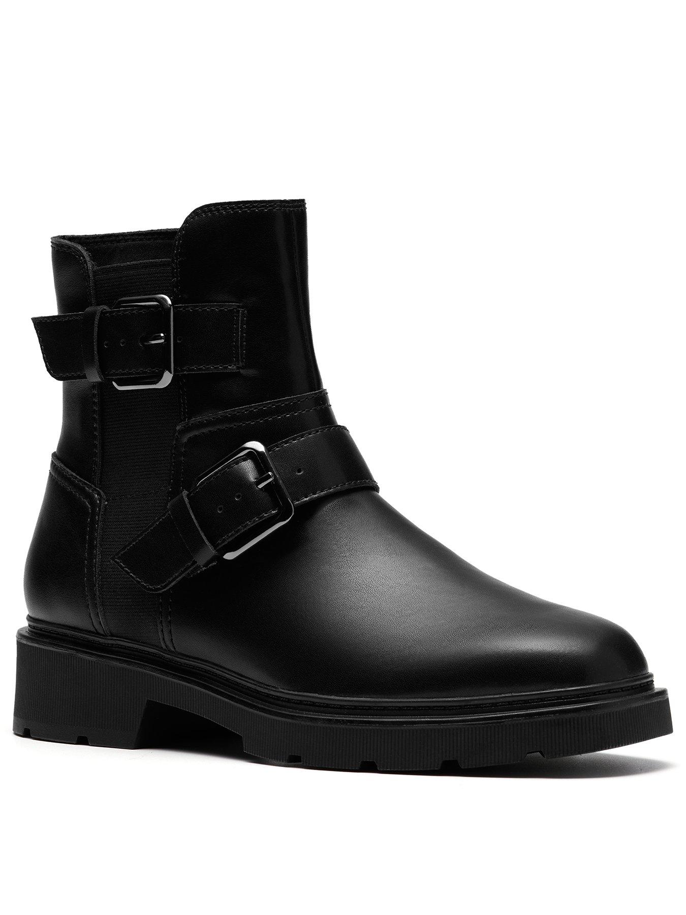 Image 2 of 6 of Clarks Wide Fit Lauryl Bay Boots - Black