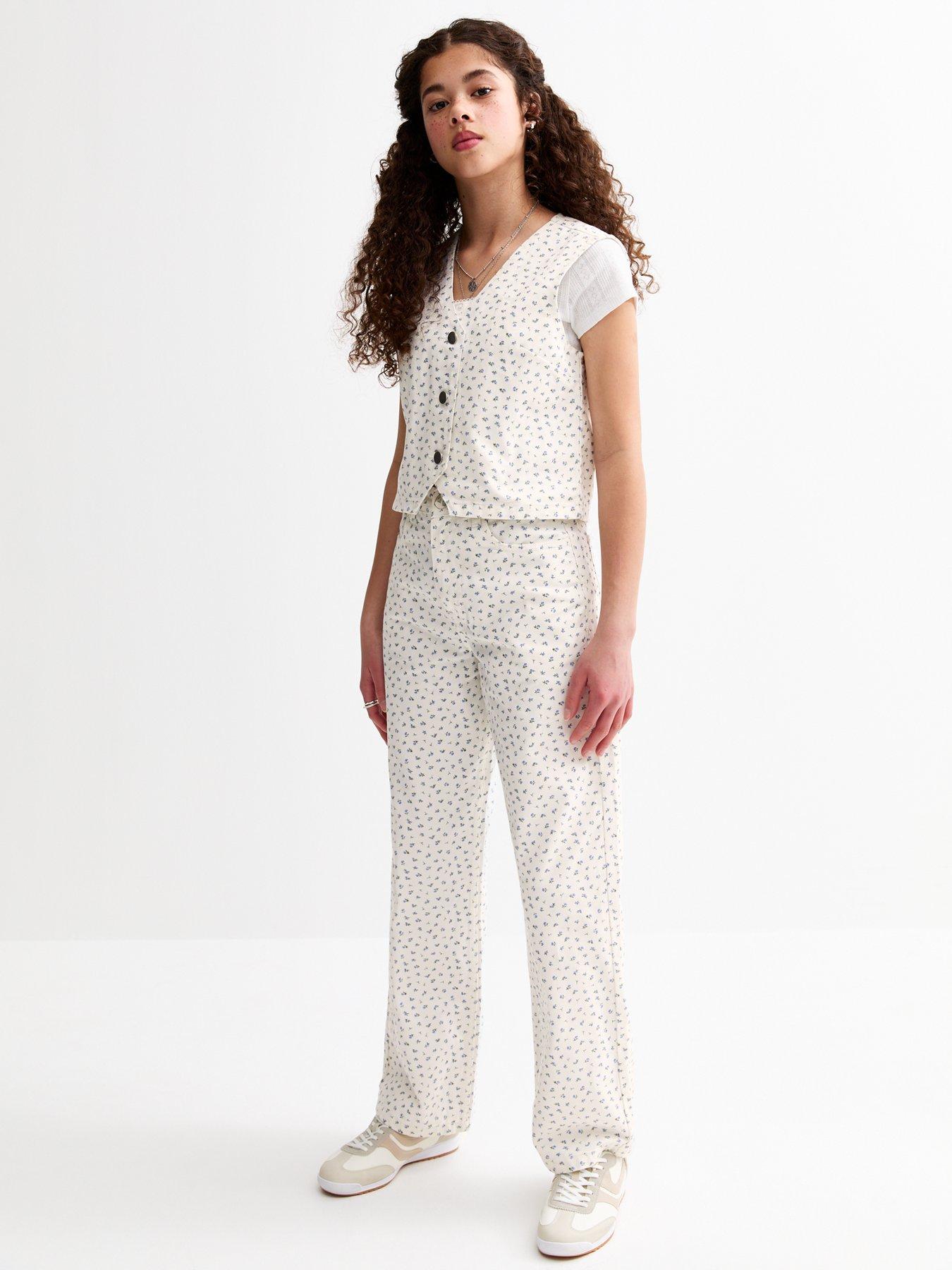 Image 2 of 5 of New Look 915 Co Ord Daisy Print Wide Leg Jeans - White