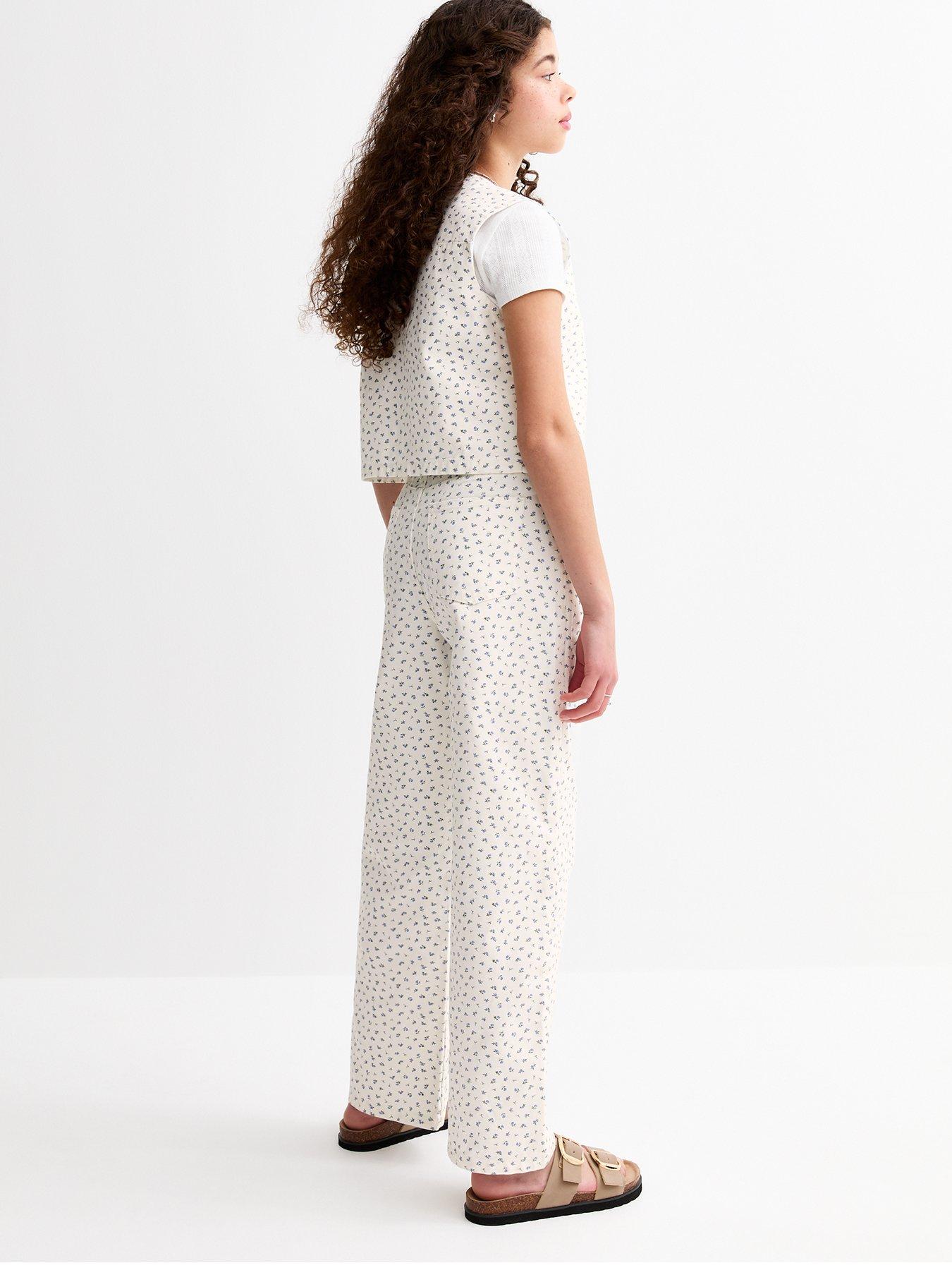 Image 3 of 5 of New Look 915 Co Ord Daisy Print Wide Leg Jeans - White