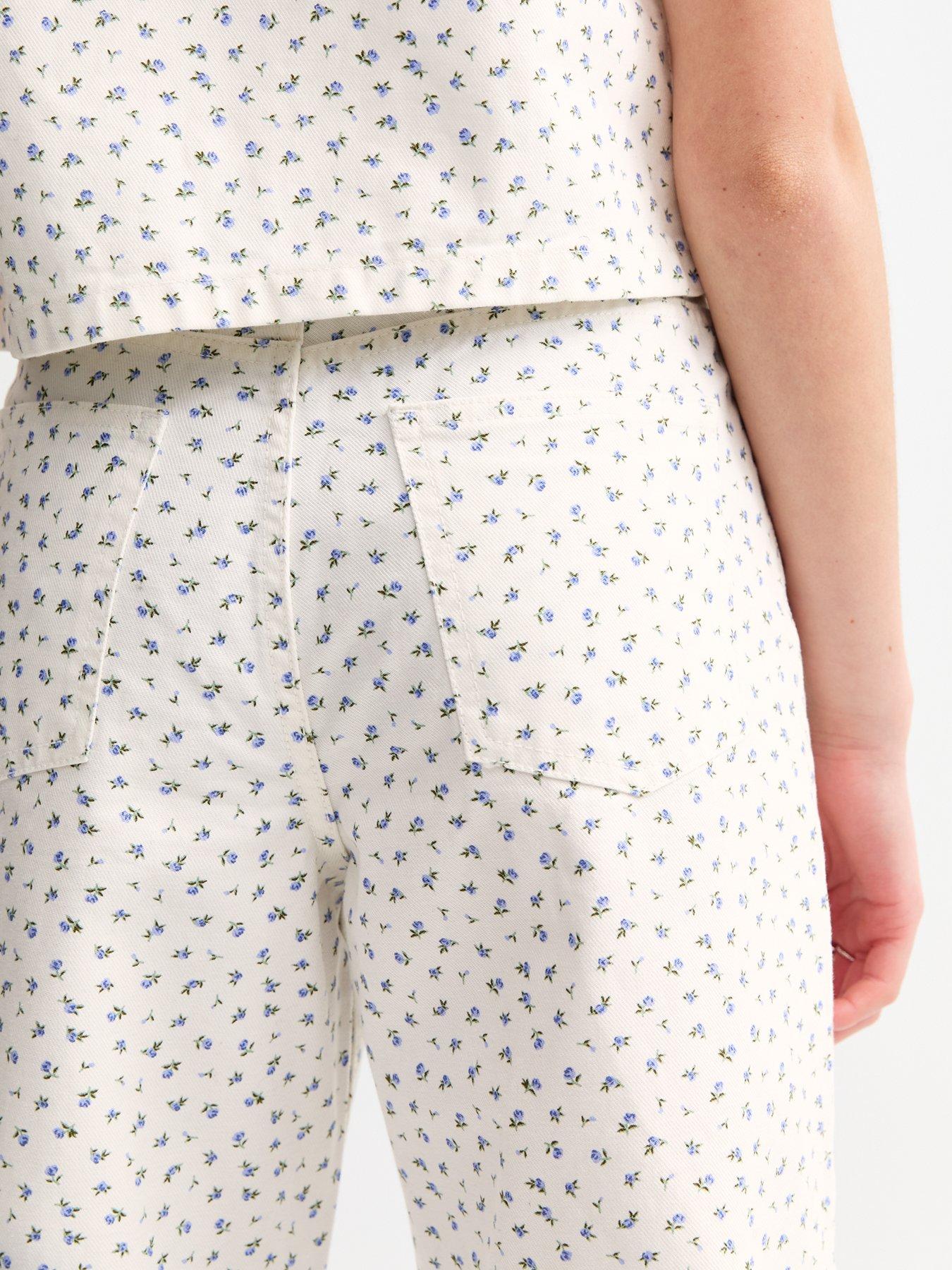 Image 4 of 5 of New Look 915 Co Ord Daisy Print Wide Leg Jeans - White