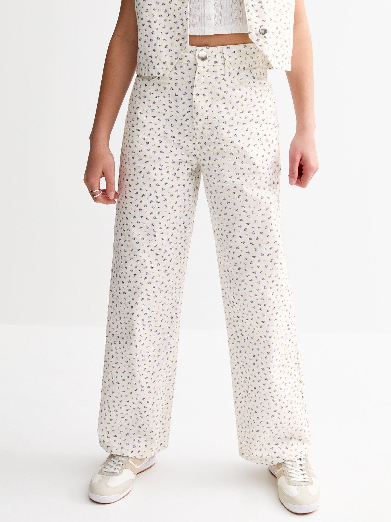 Image 5 of 5 of New Look 915 Co Ord Daisy Print Wide Leg Jeans - White