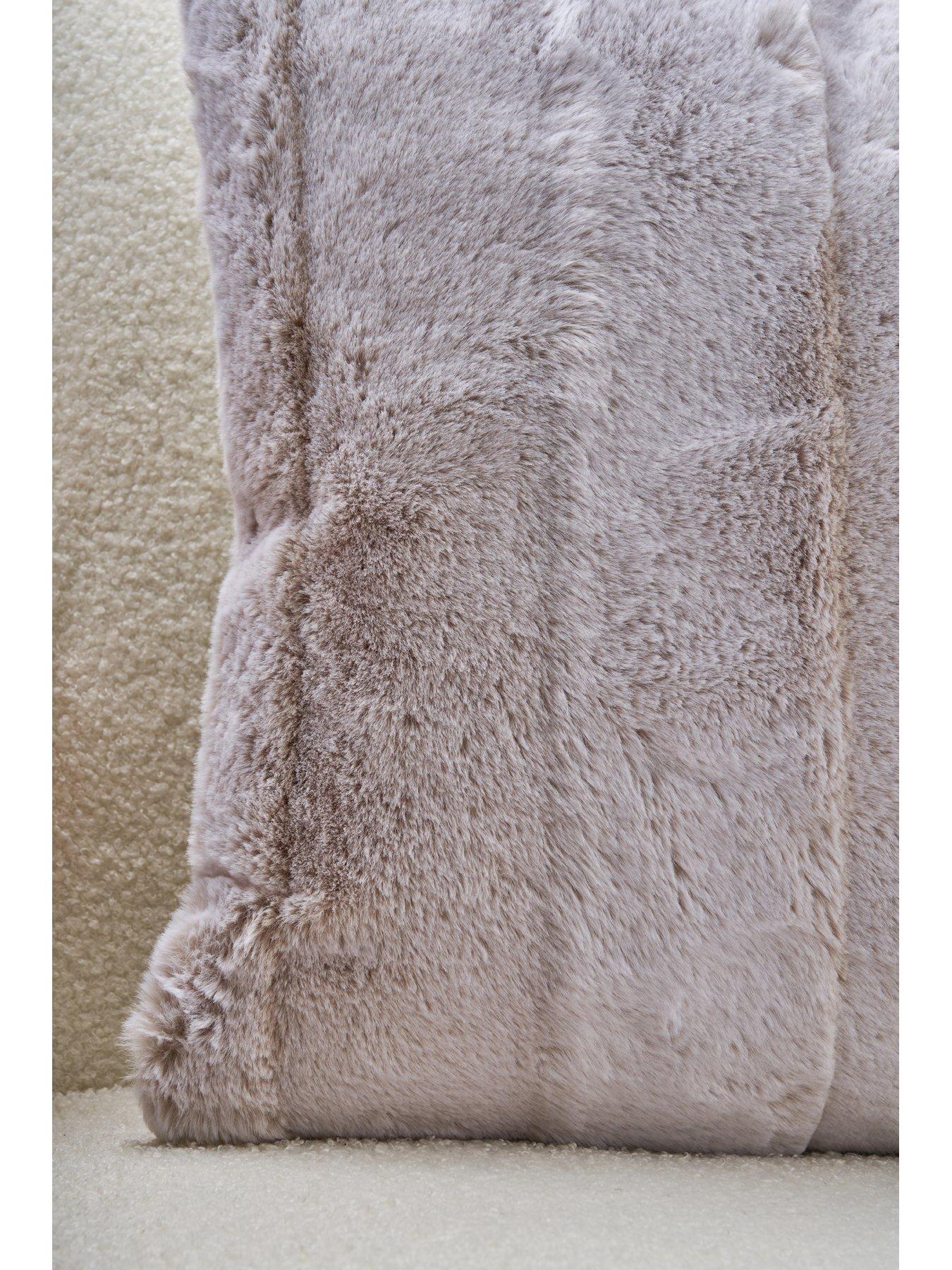 Image 4 of 6 of The Very Collection Raya Cushion