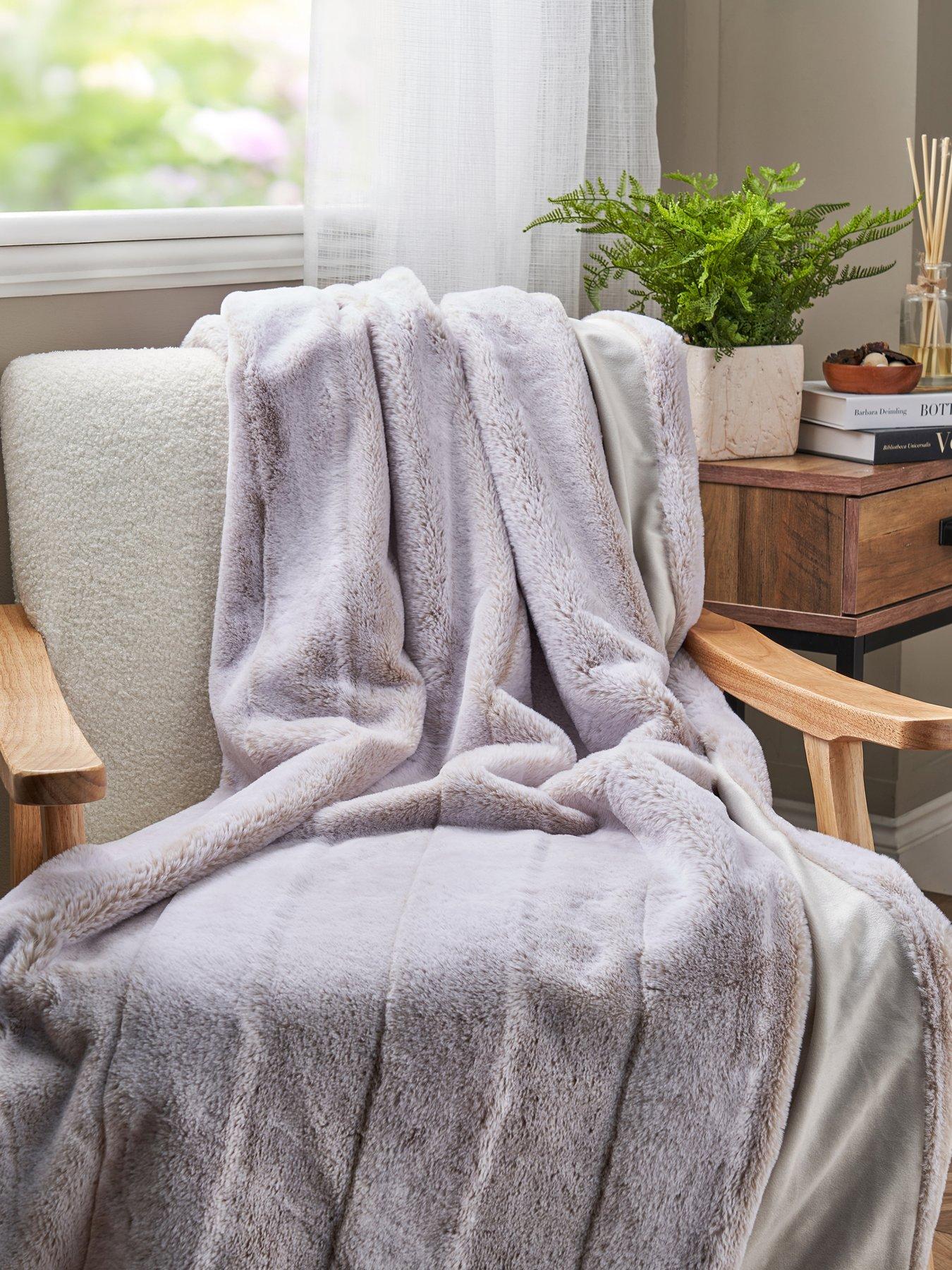 The Very Collection Raya Throw