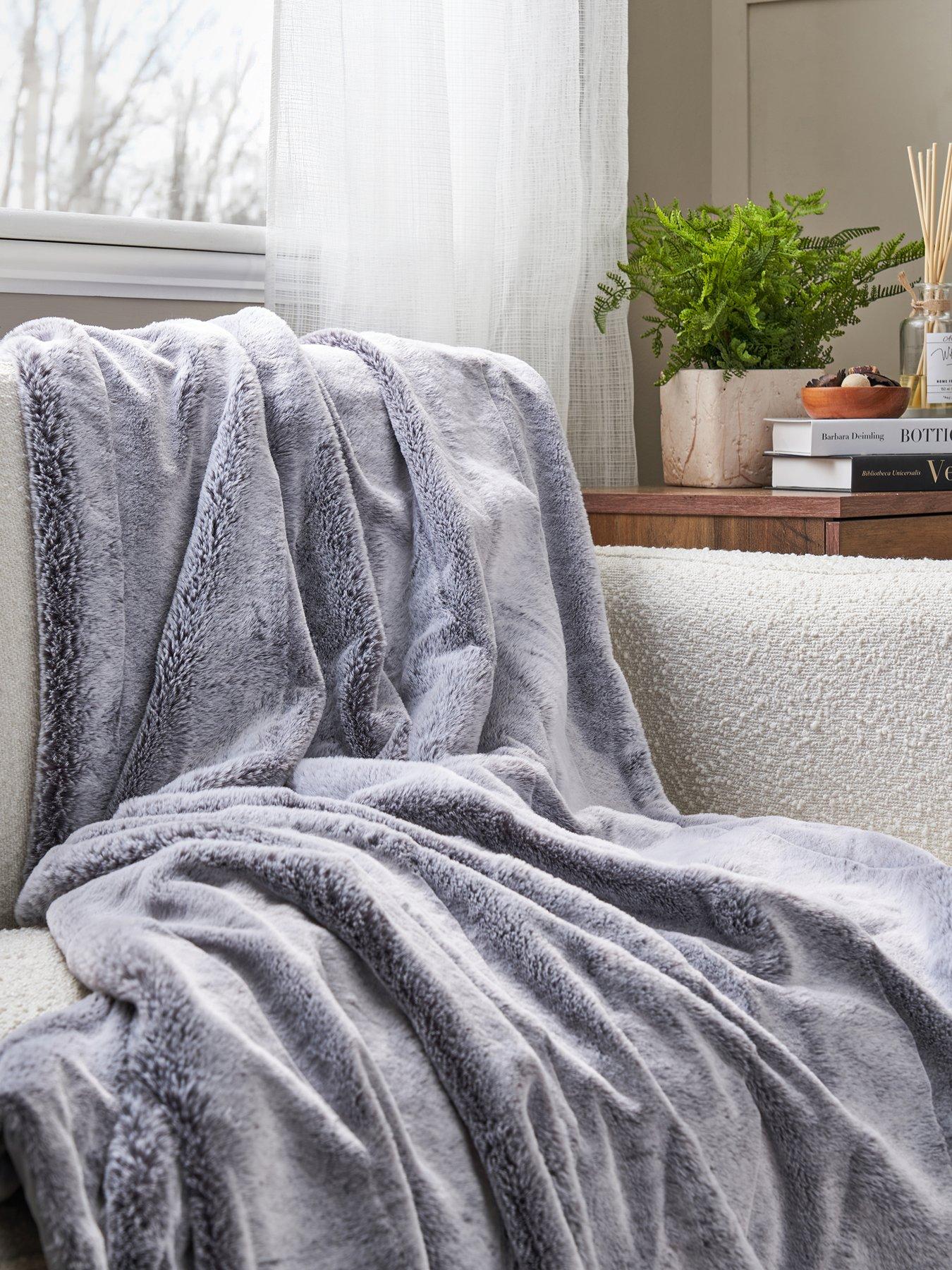 The Very Collection Raya Throw