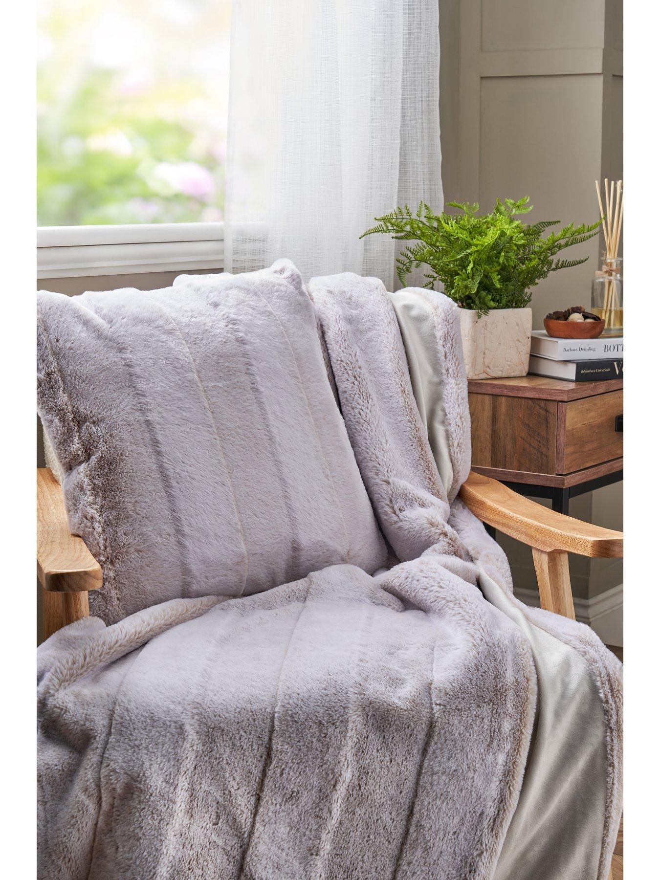 Image 5 of 5 of The Very Collection Raya Throw