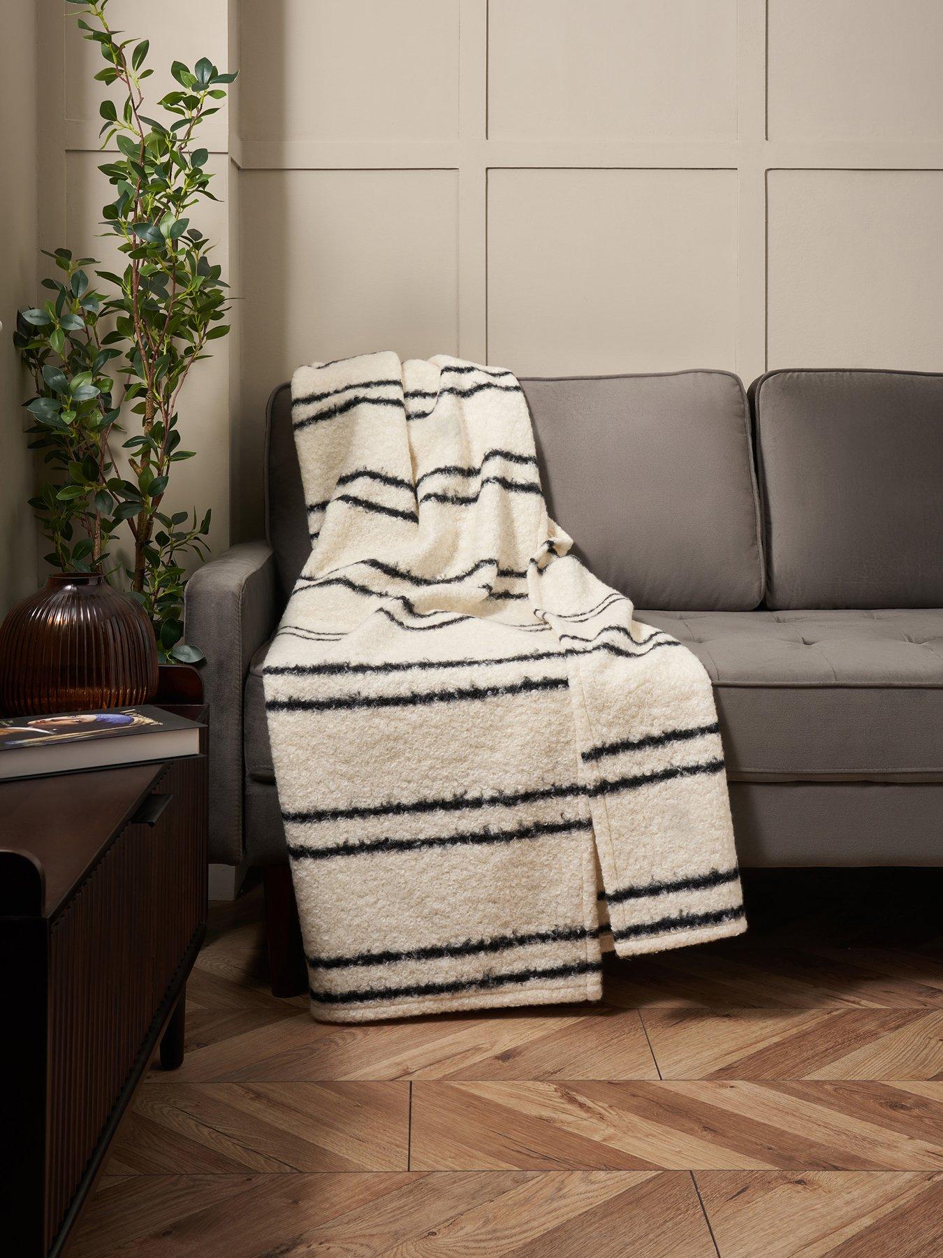 Very Home Noah Boucle Throw