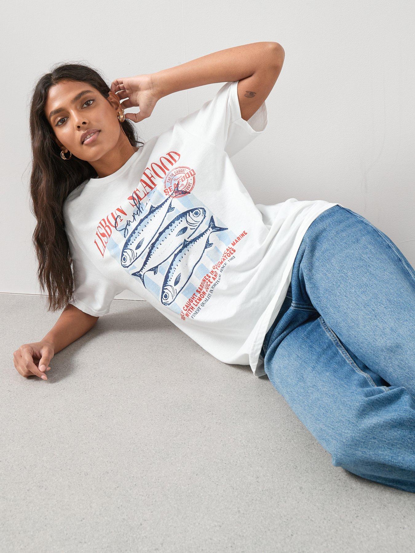 V by Very Sardine Oversized Graphic T-Shirt - White