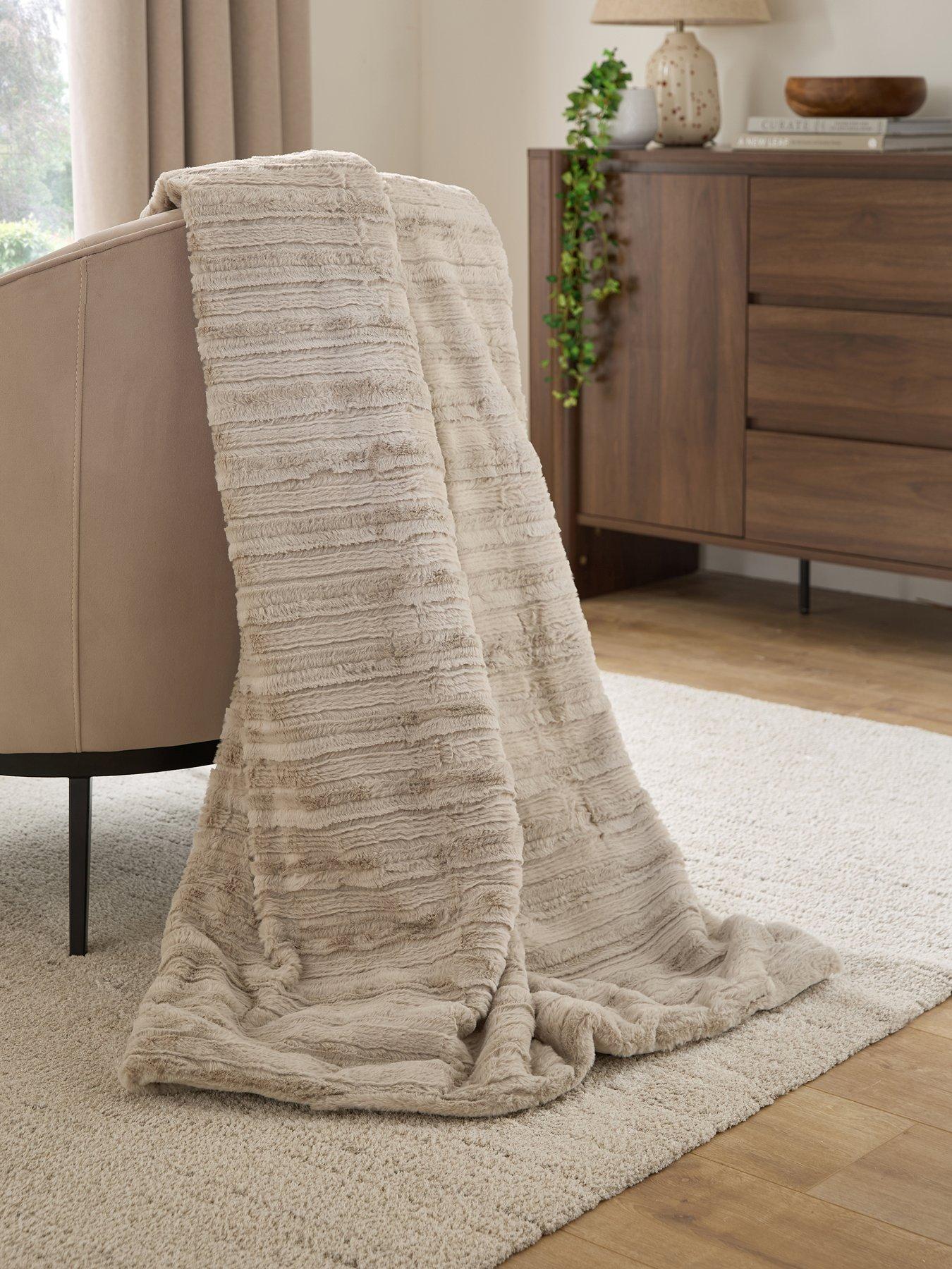 The Lyndon Co Chatsworth Faux Fur Throw 130x170cm