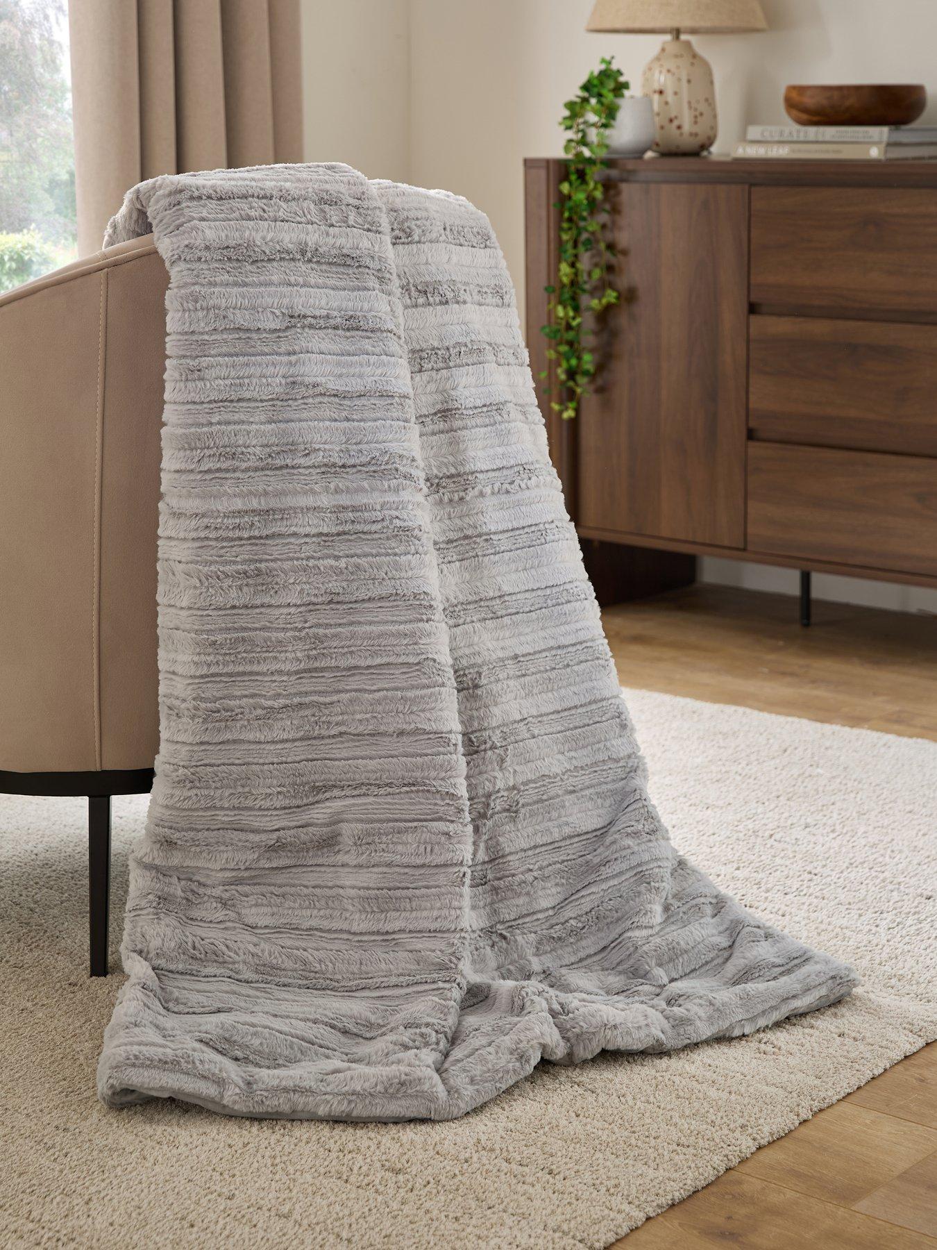 The Lyndon Co Chatsworth Faux Fur Throw 130x170cm