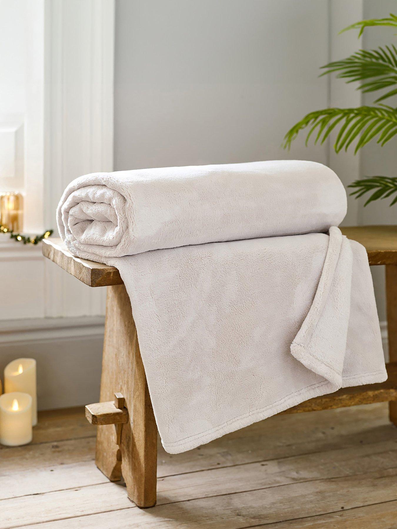 The Lyndon Co Coco Touch Plain Throw 140x180cm