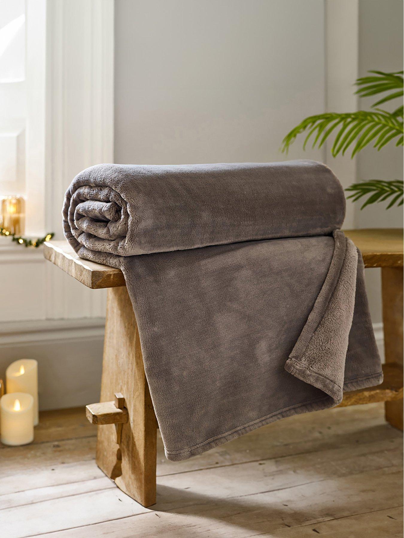 The Lyndon Co Coco Touch Plain Throw 140x180cm