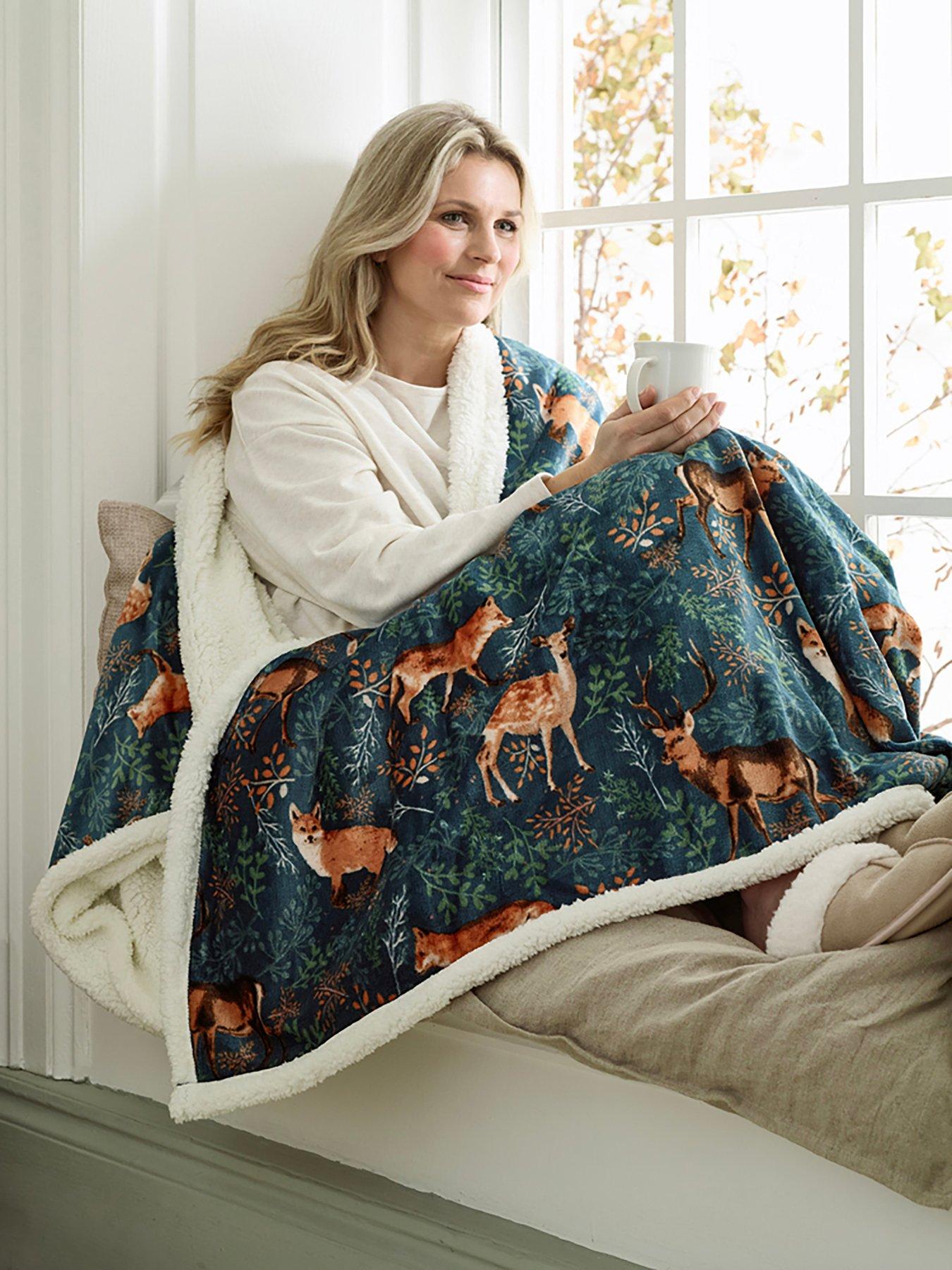 Deyongs Heated Sherpa Throw - Fox  &  Deer 140x180cm