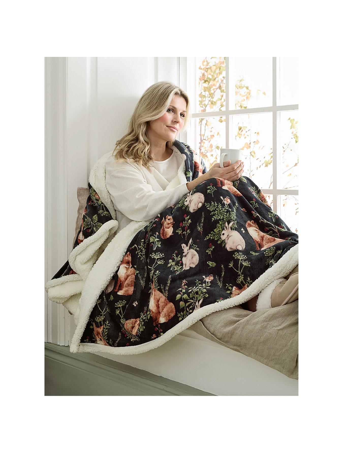 Deyongs Heated Sherpa Throw - Woodland Wildlife 140x180cm