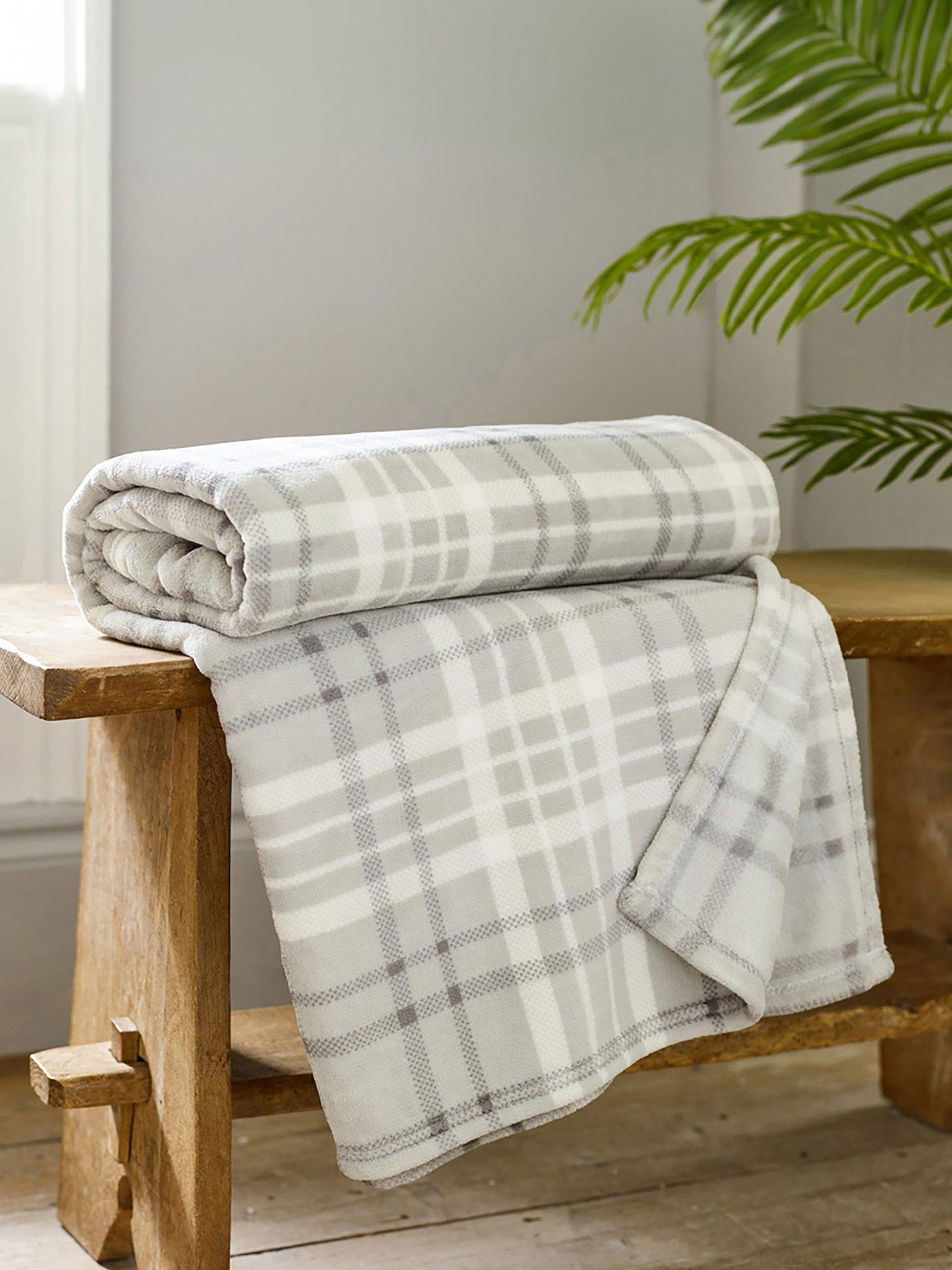Deyongs Snuggle Touch Check Throw 140x180cm