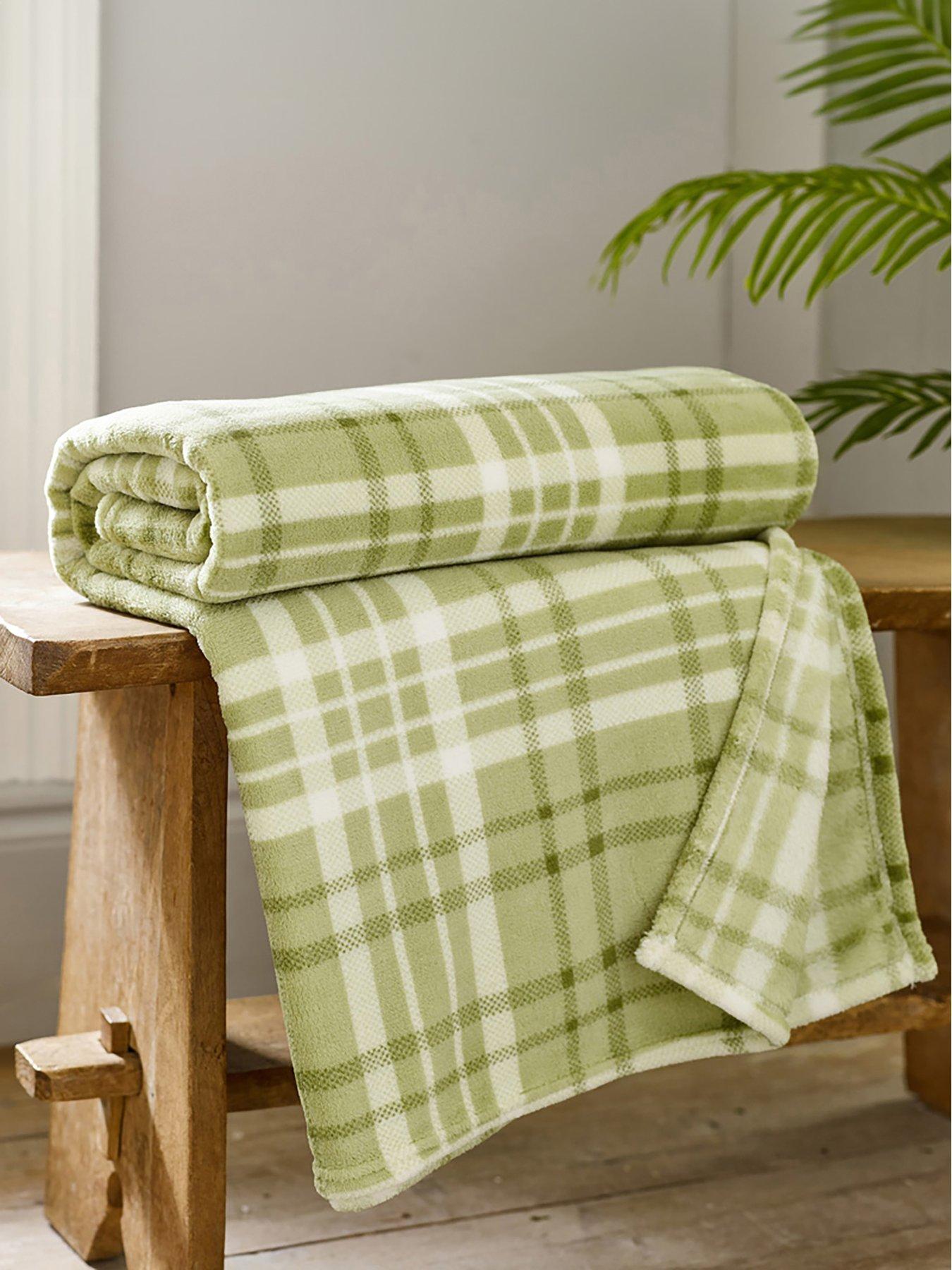 Deyongs Snuggle Touch Check Throw 140x180cm