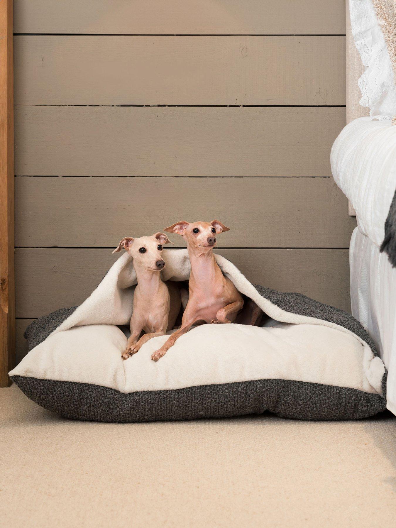 Lords and Labradors Boucle Sleepy Burrows Bed Granite