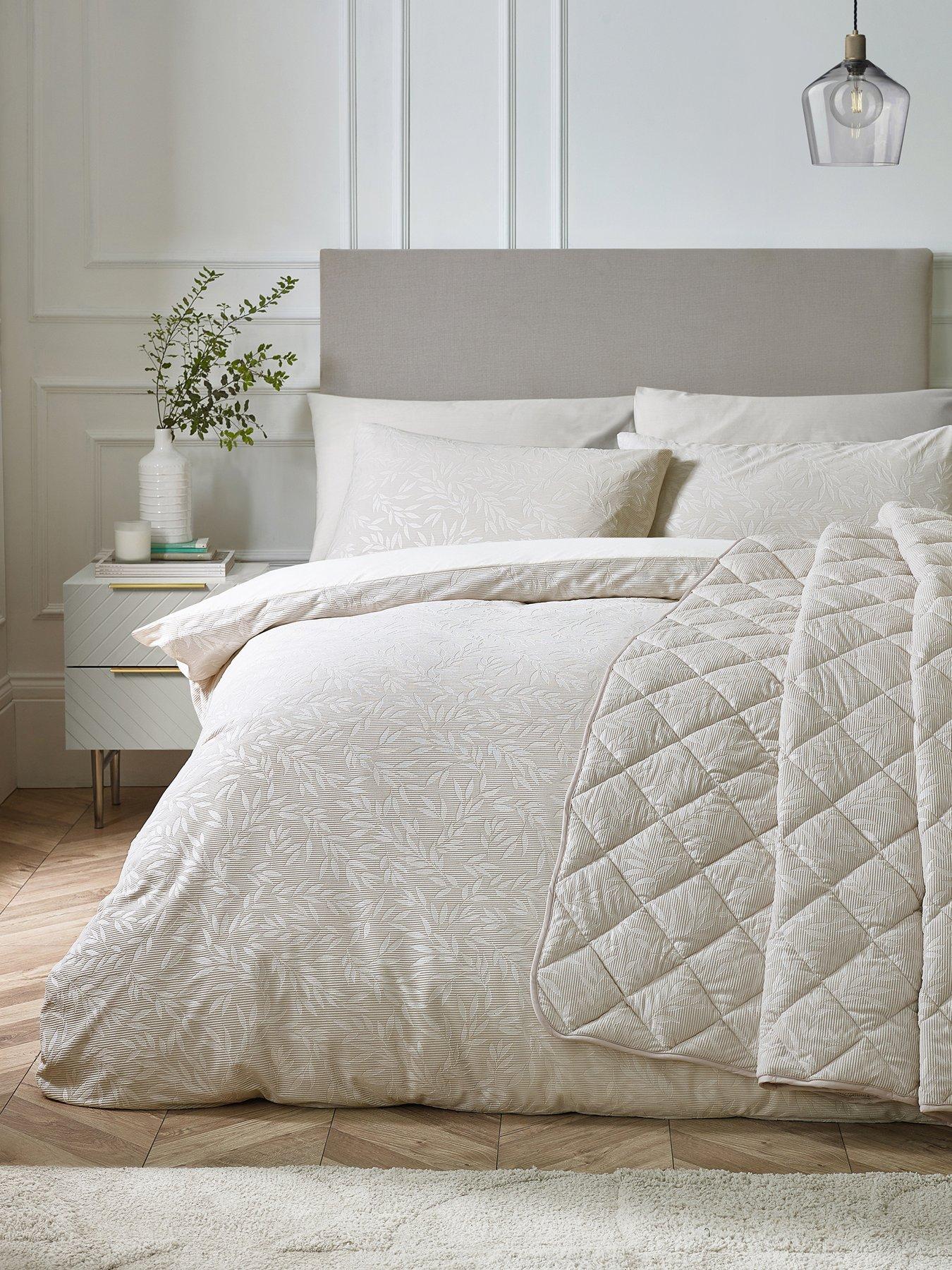 Catherine Lansfield Corded Leaves Duvet Set Champagne