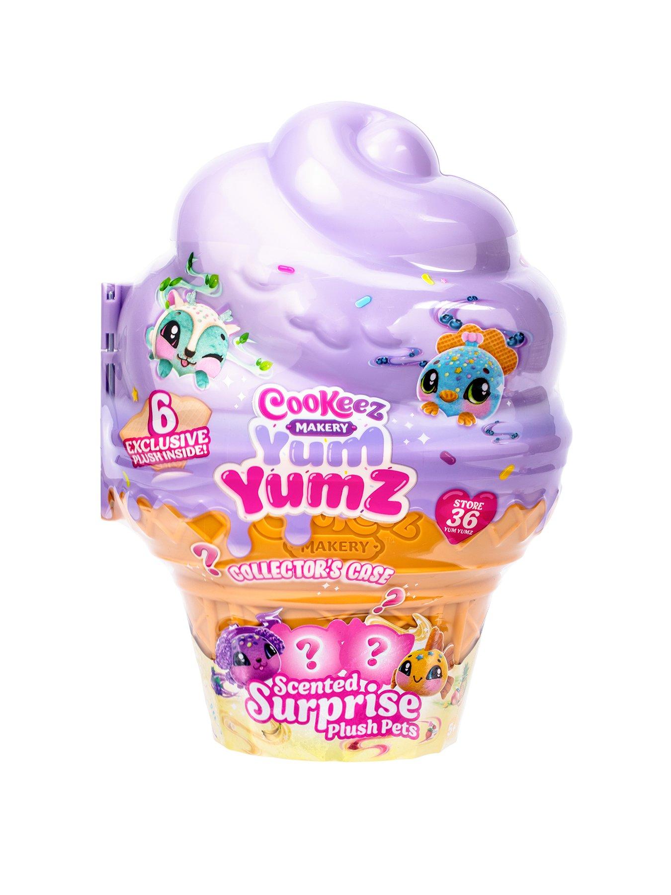 Cookeez Makery Yum Yumz Collector Case with 6 Exclusive Plush | Very