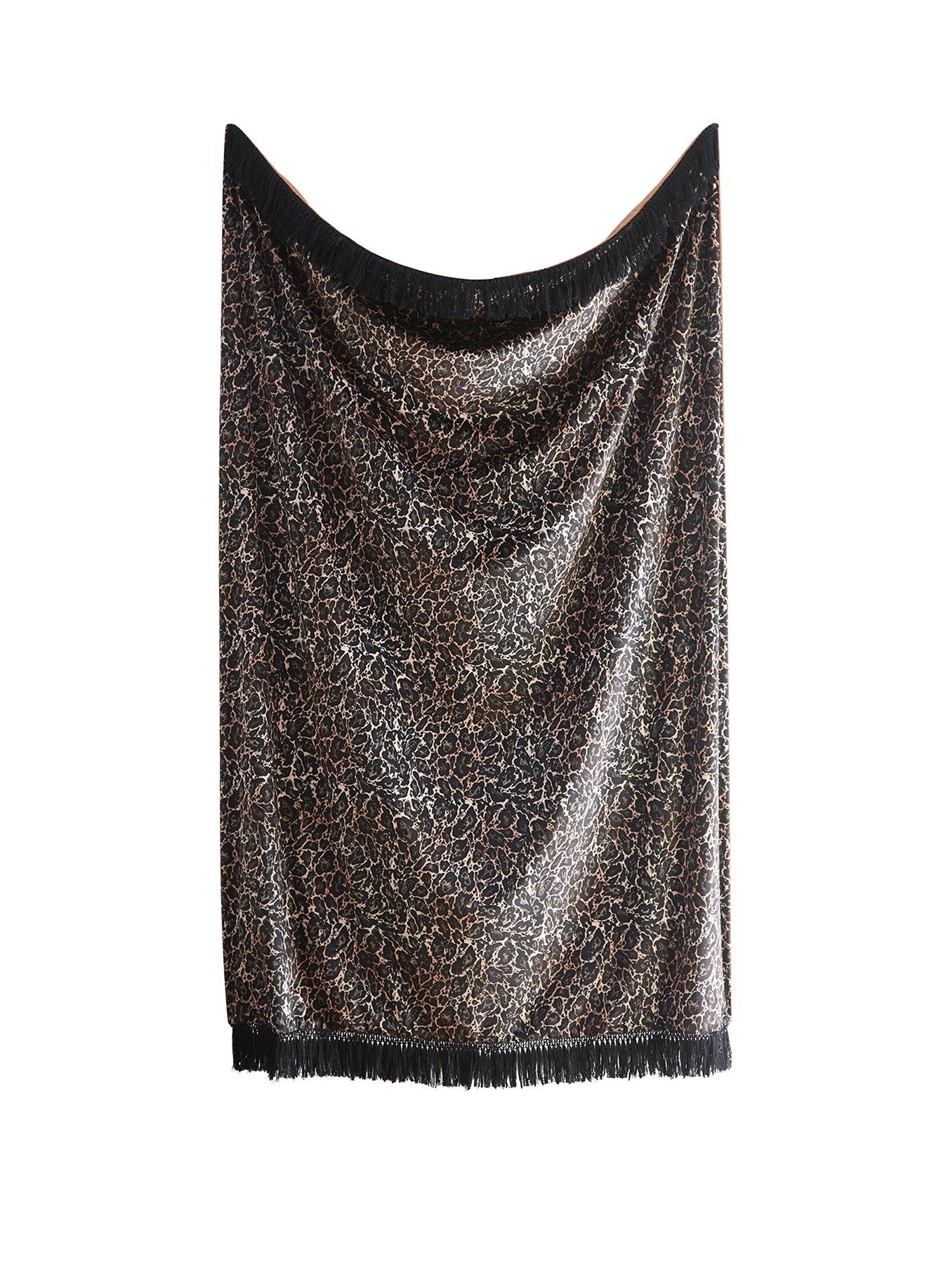 Image 2 of 6 of Laurence Llewelyn-Bowen Josephine Velvet Throw