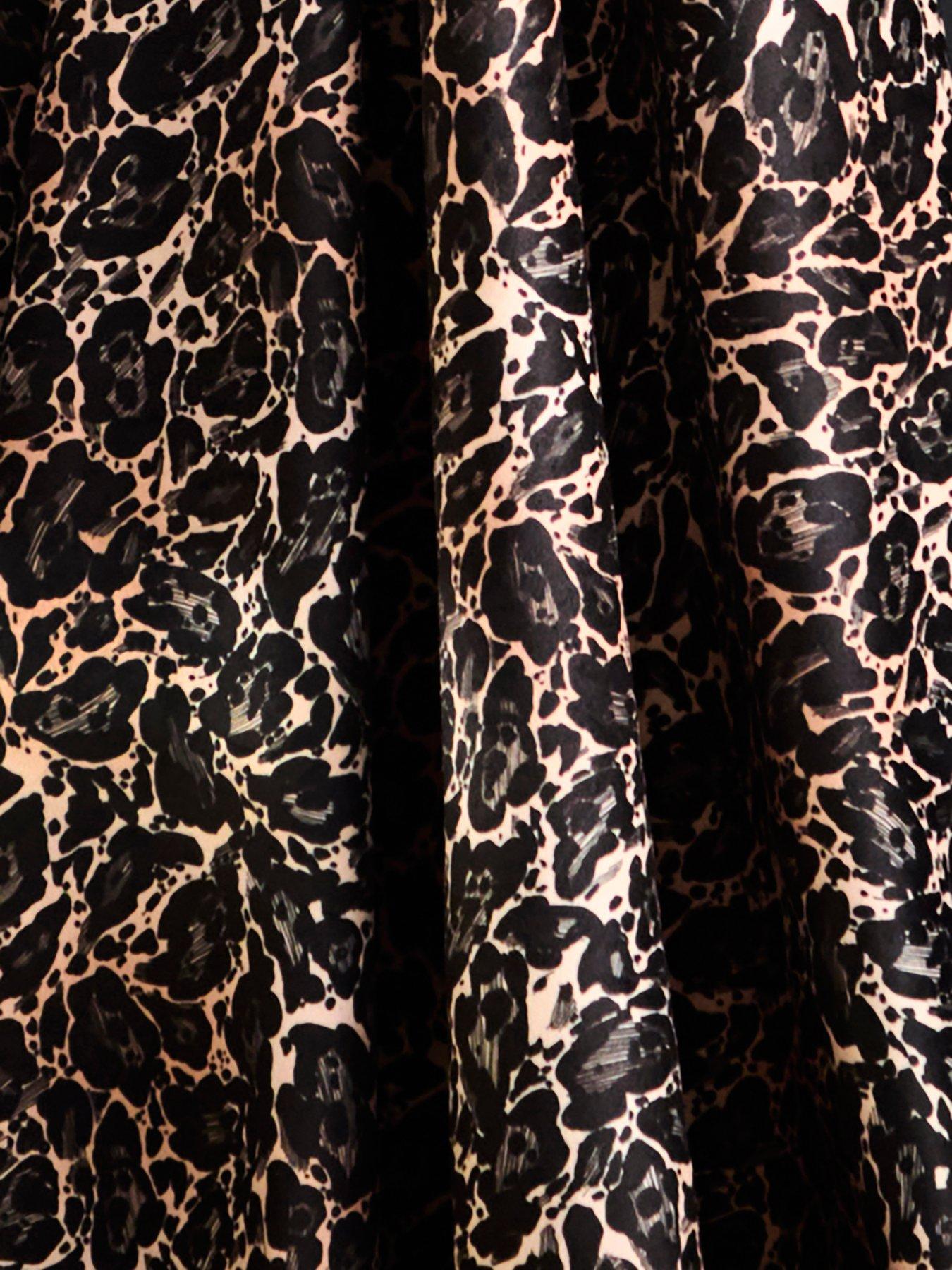 Image 4 of 6 of Laurence Llewelyn-Bowen Josephine Velvet Throw